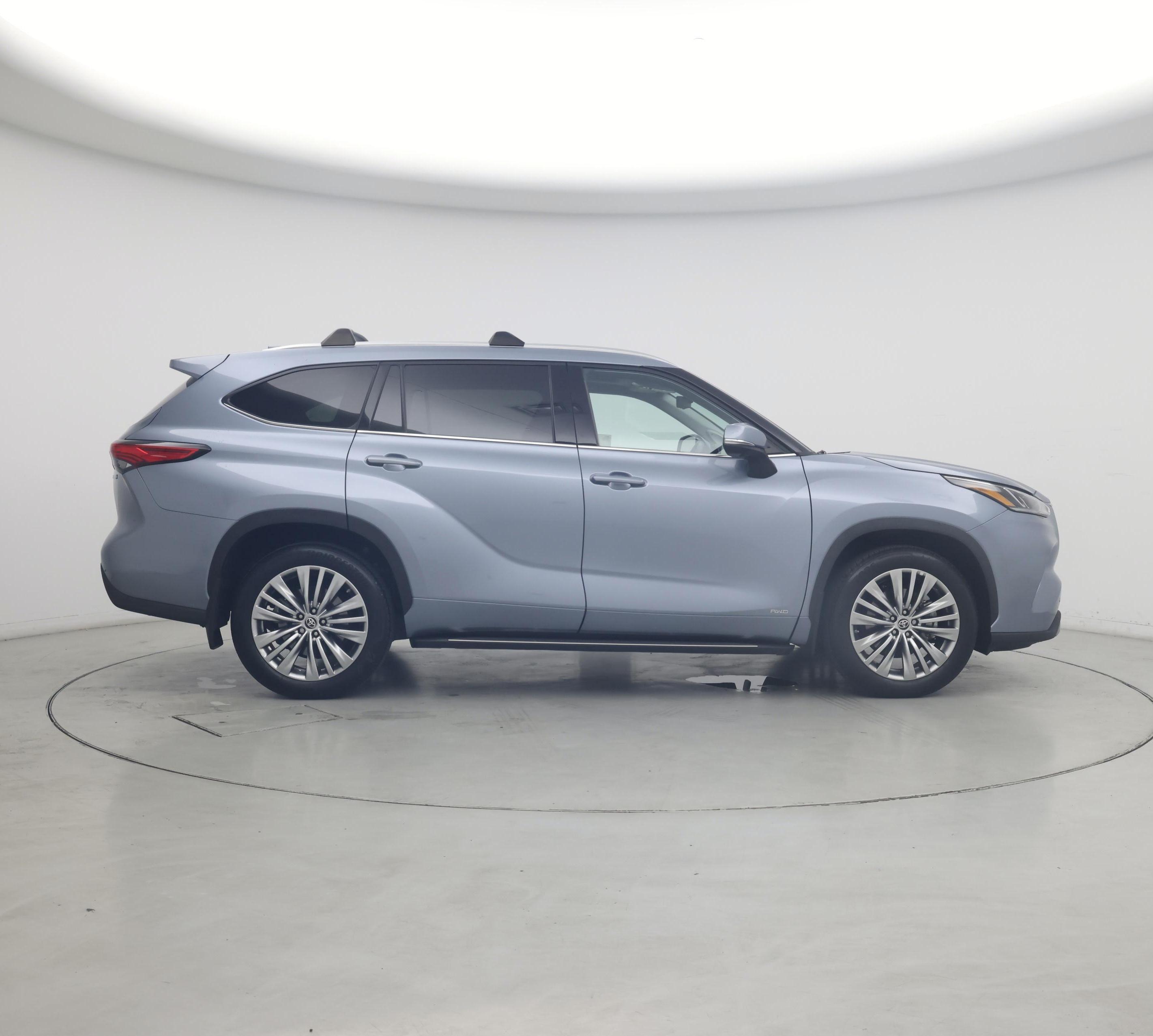 Thumbnail: 2023 Toyota Highlander - 7