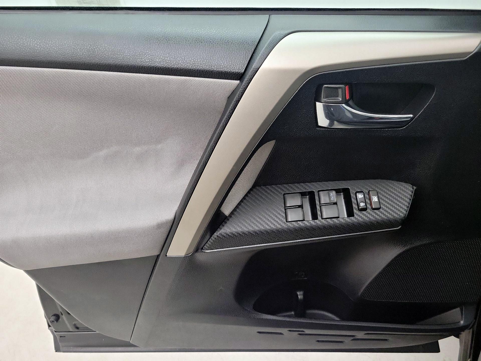 Thumbnail: 2014 Toyota RAV4 - 12
