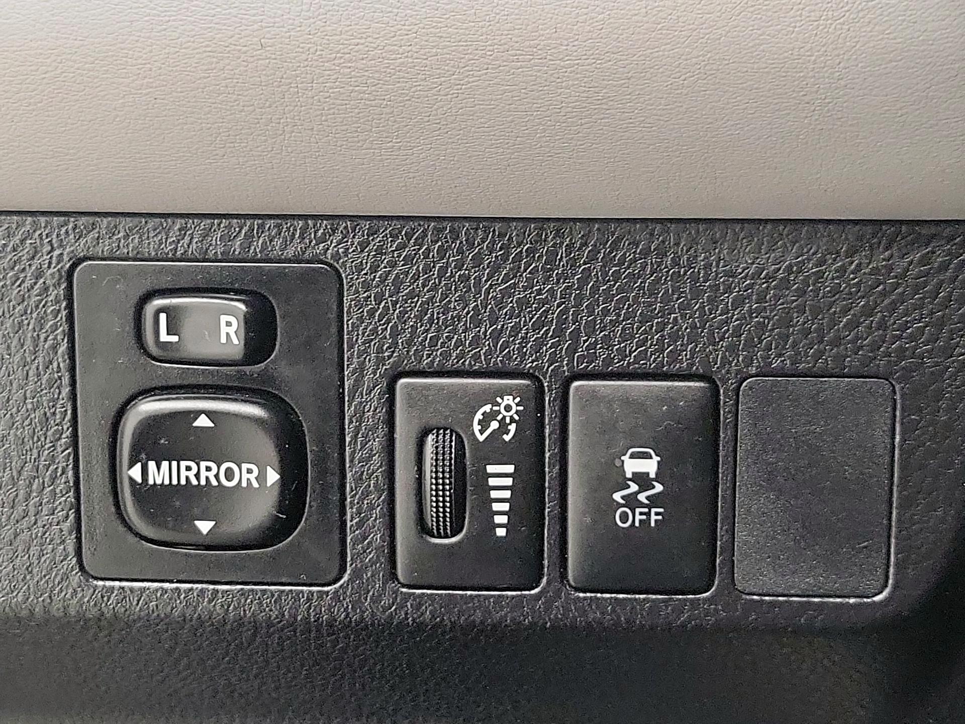 Thumbnail: 2014 Toyota RAV4 - 13
