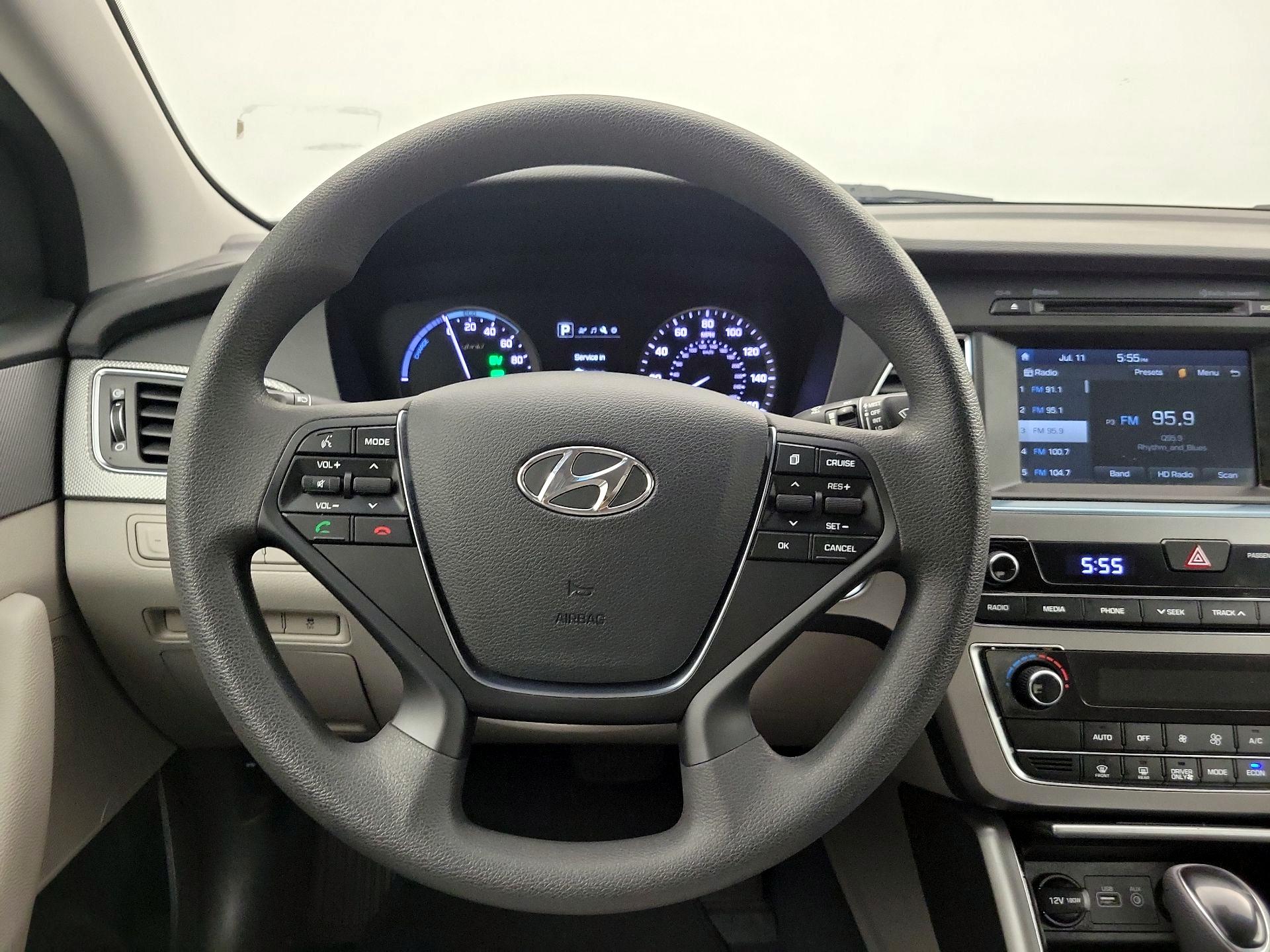 Thumbnail: 2017 Hyundai Sonata - 10