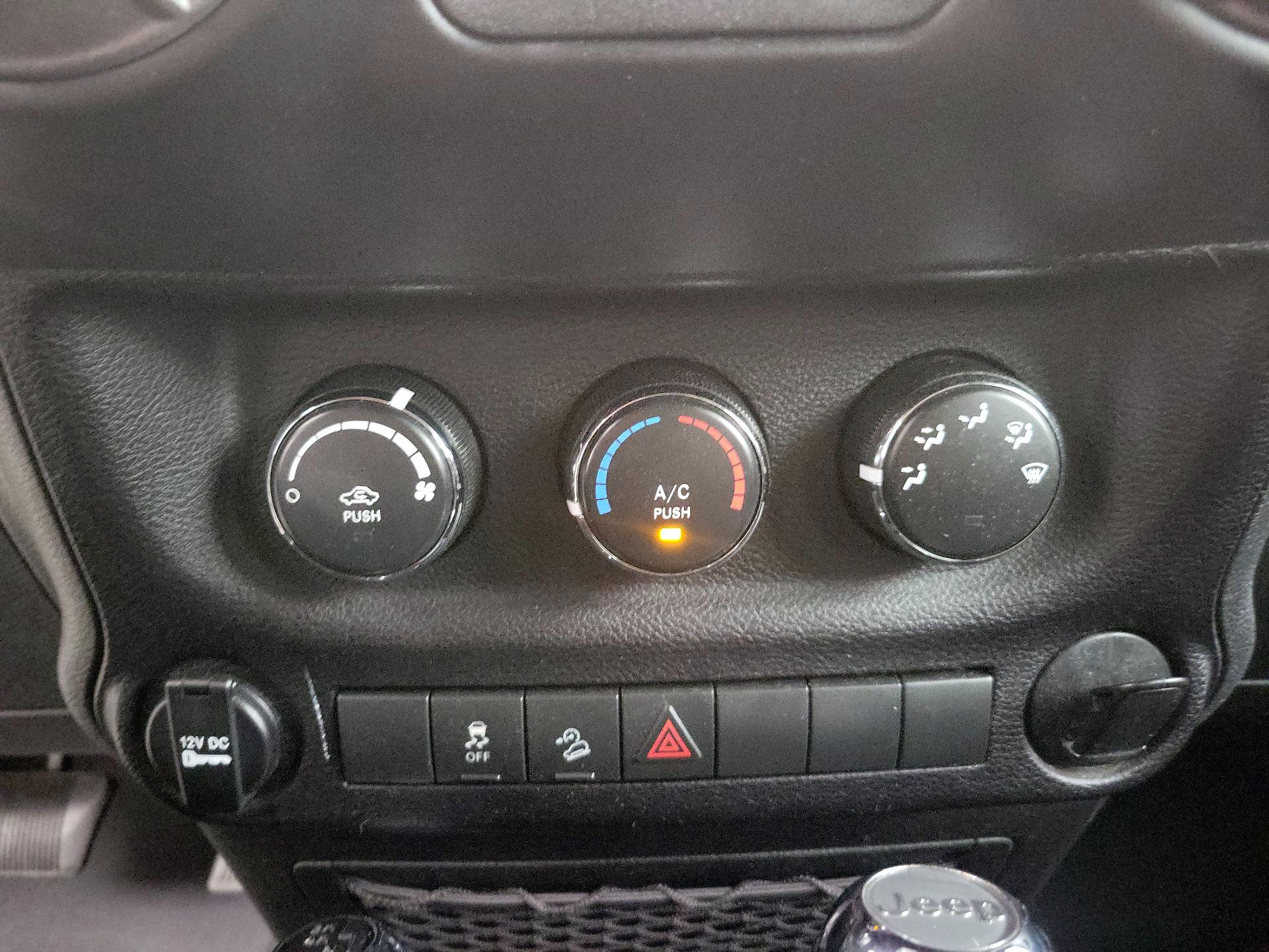 Thumbnail: 2017 Jeep Wrangler - 14