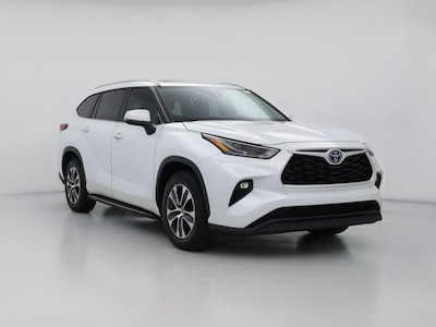 White 2022 Toyota Highlander Hybrid XLE