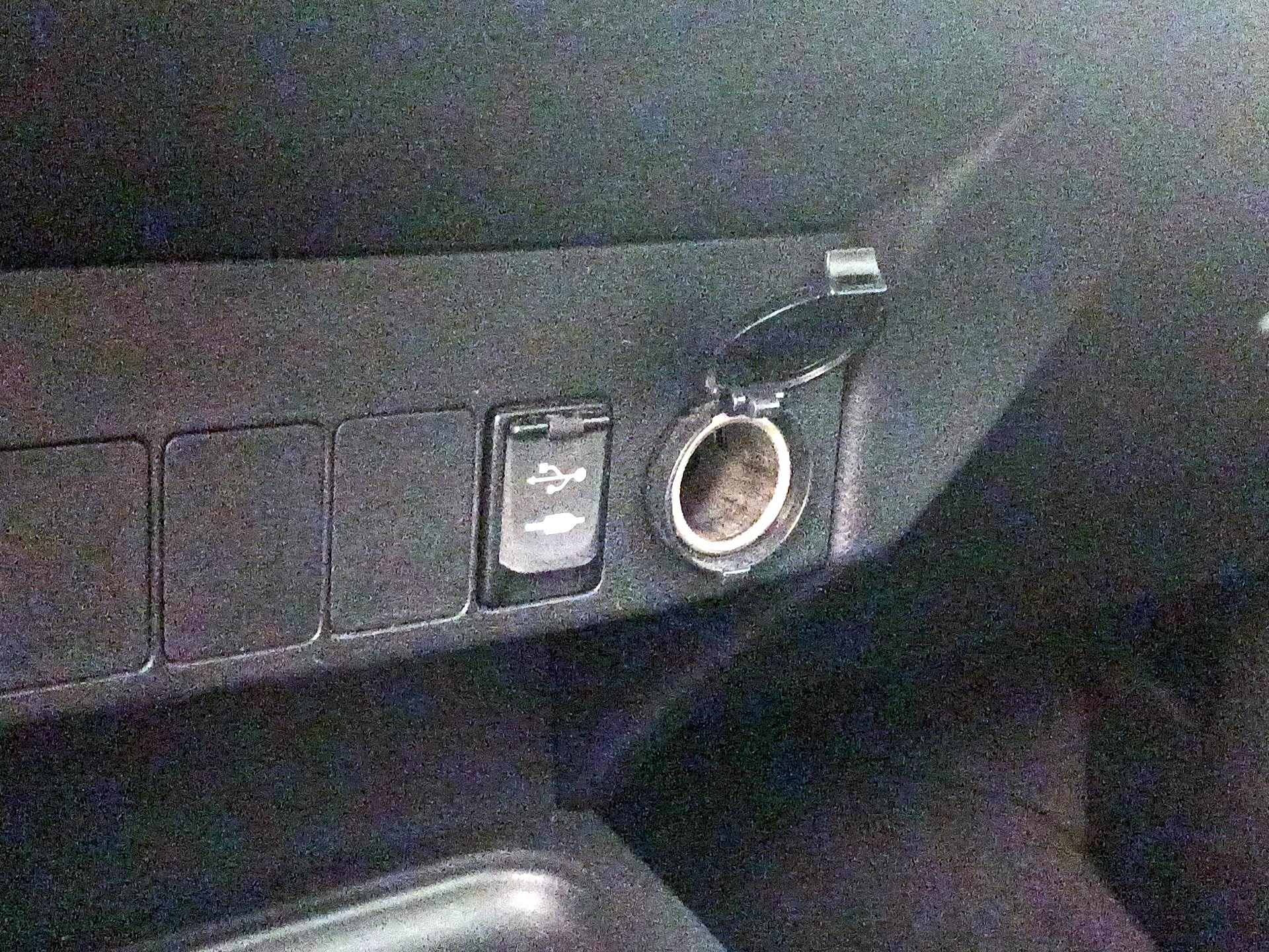 Thumbnail: 2017 Toyota RAV4 - 18