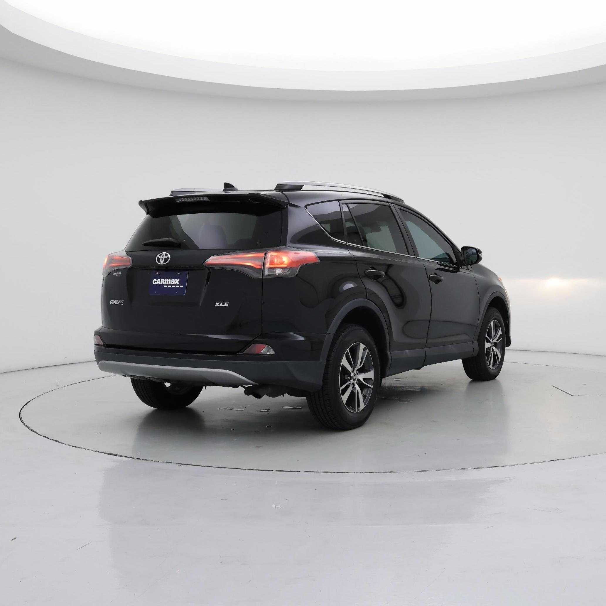 Thumbnail: 2017 Toyota RAV4 - 8