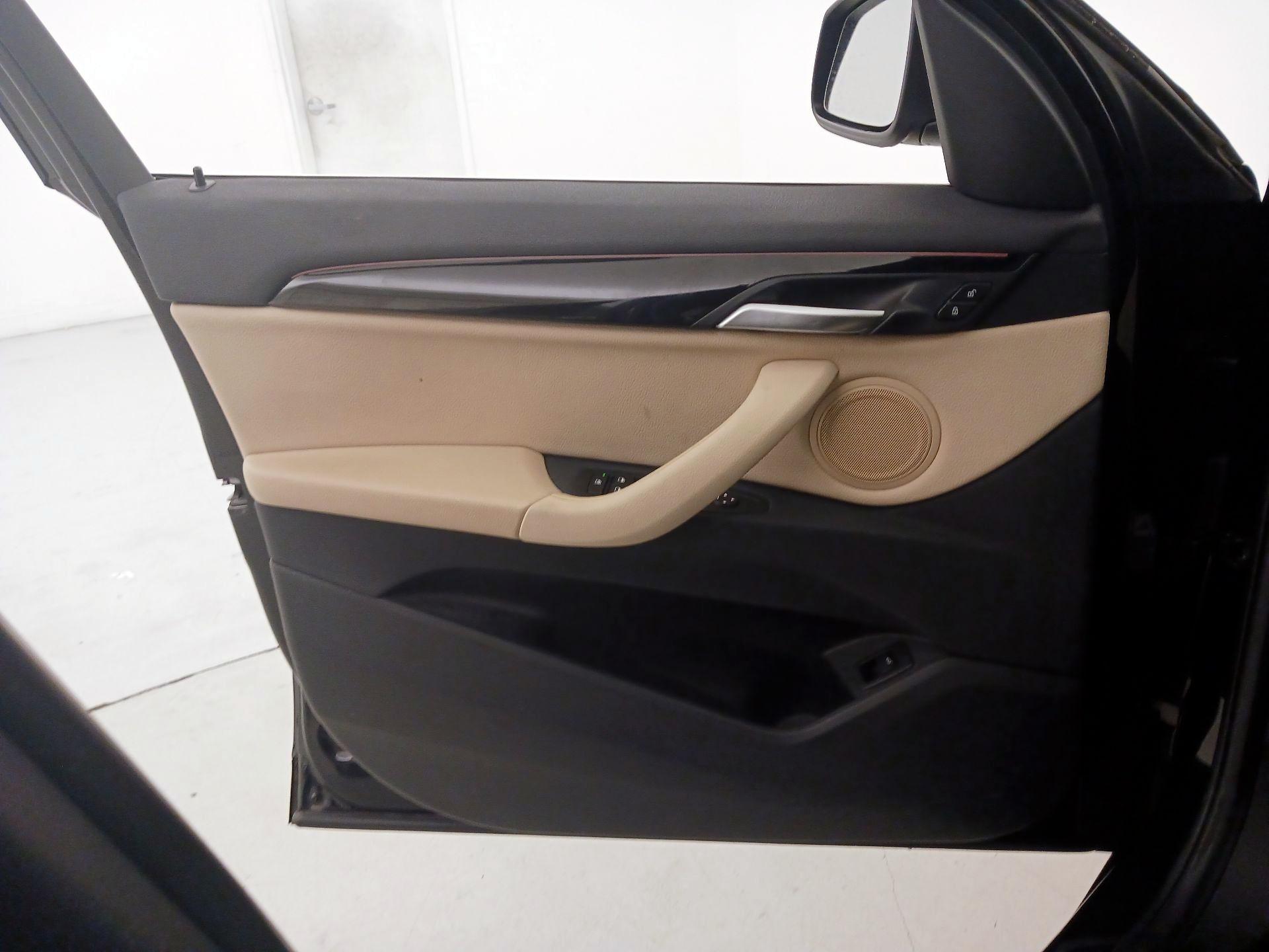 Thumbnail: 2017 BMW X1 - 12