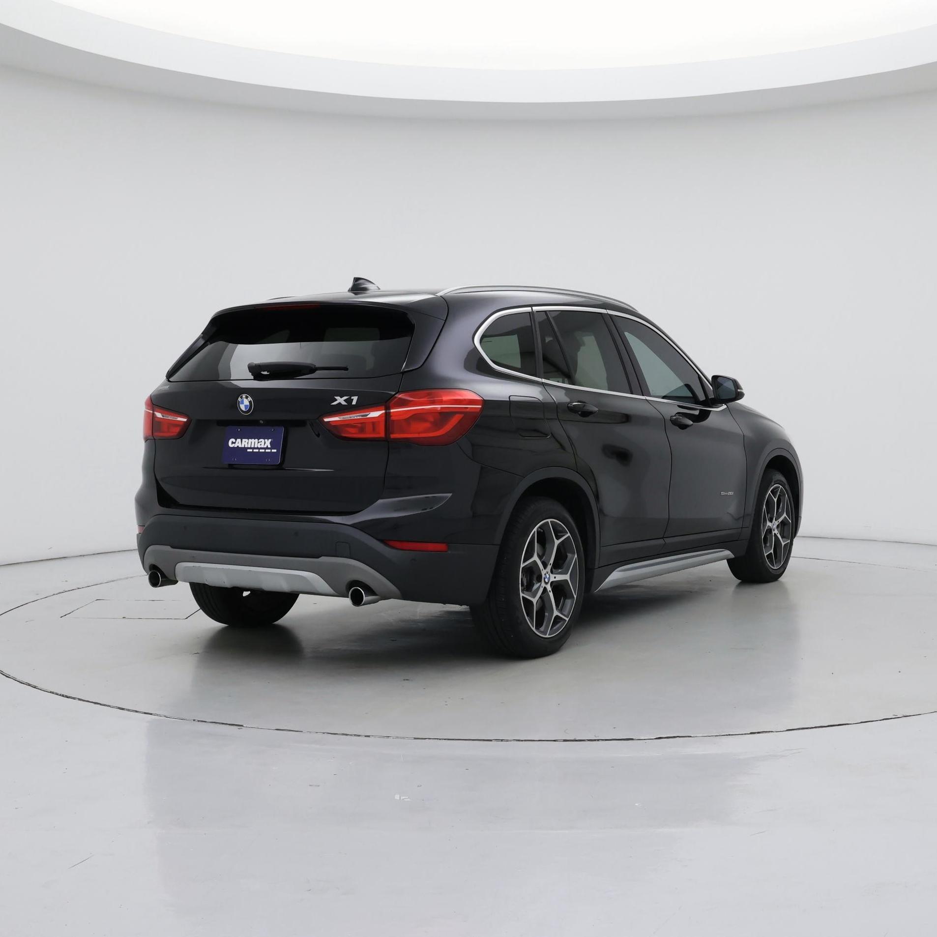 Thumbnail: 2017 BMW X1 - 8