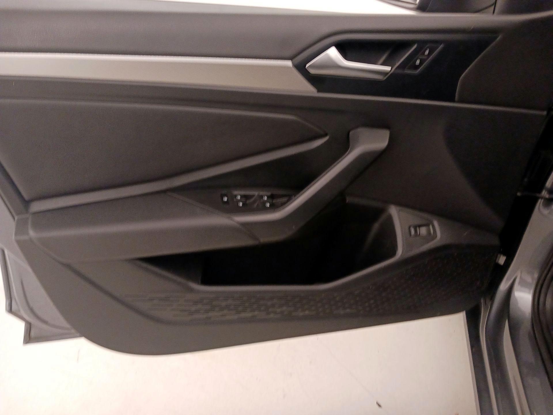 Thumbnail: 2019 Volkswagen Jetta - 12