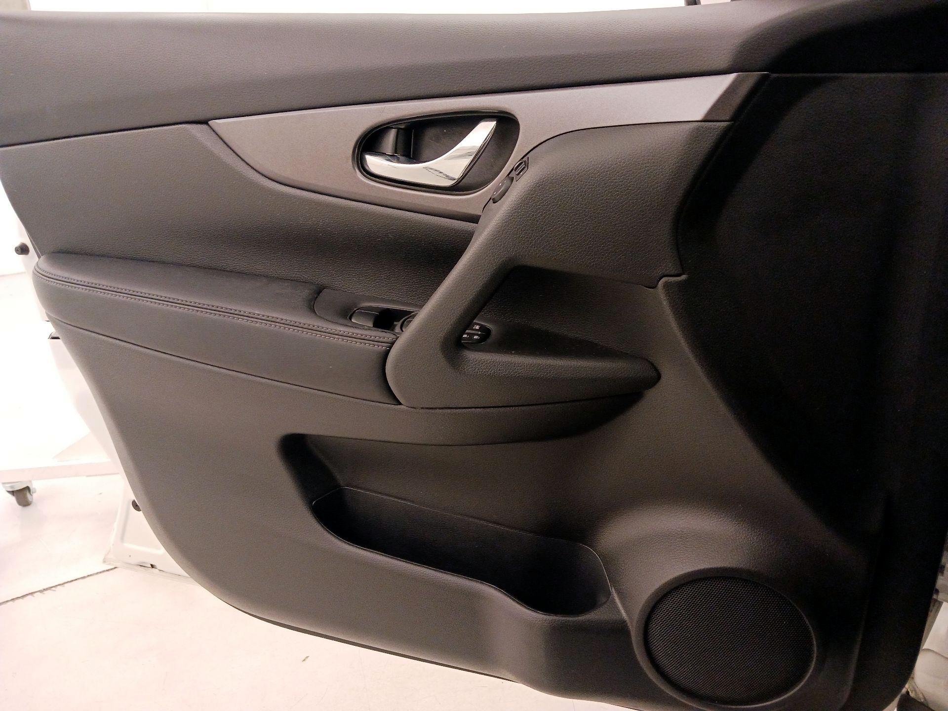 Thumbnail: 2016 Nissan Rogue - 12