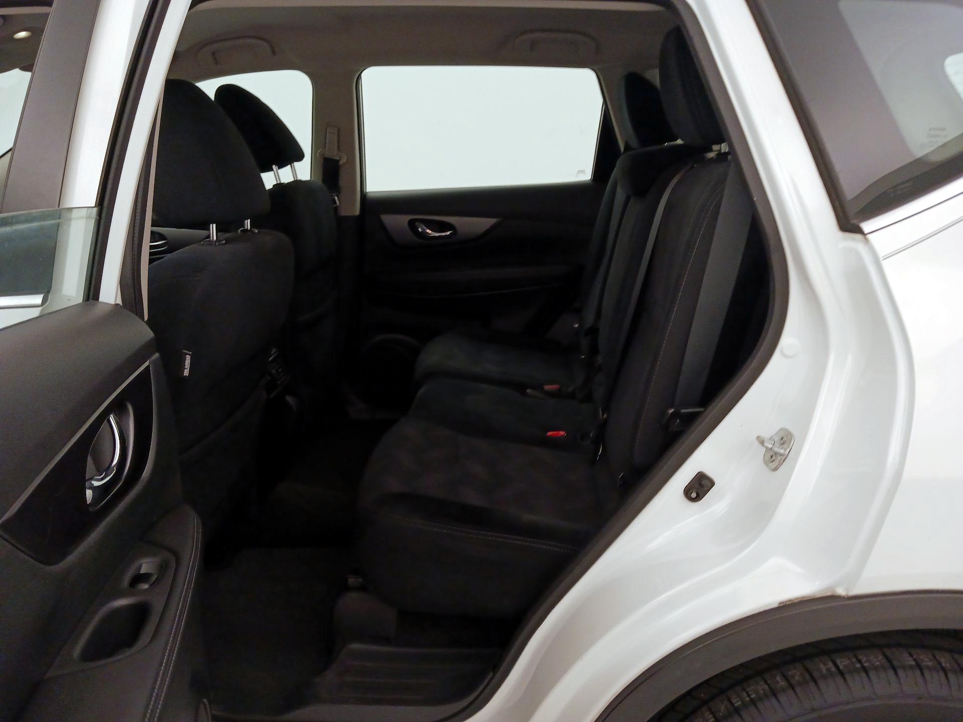 Thumbnail: 2016 Nissan Rogue - 19