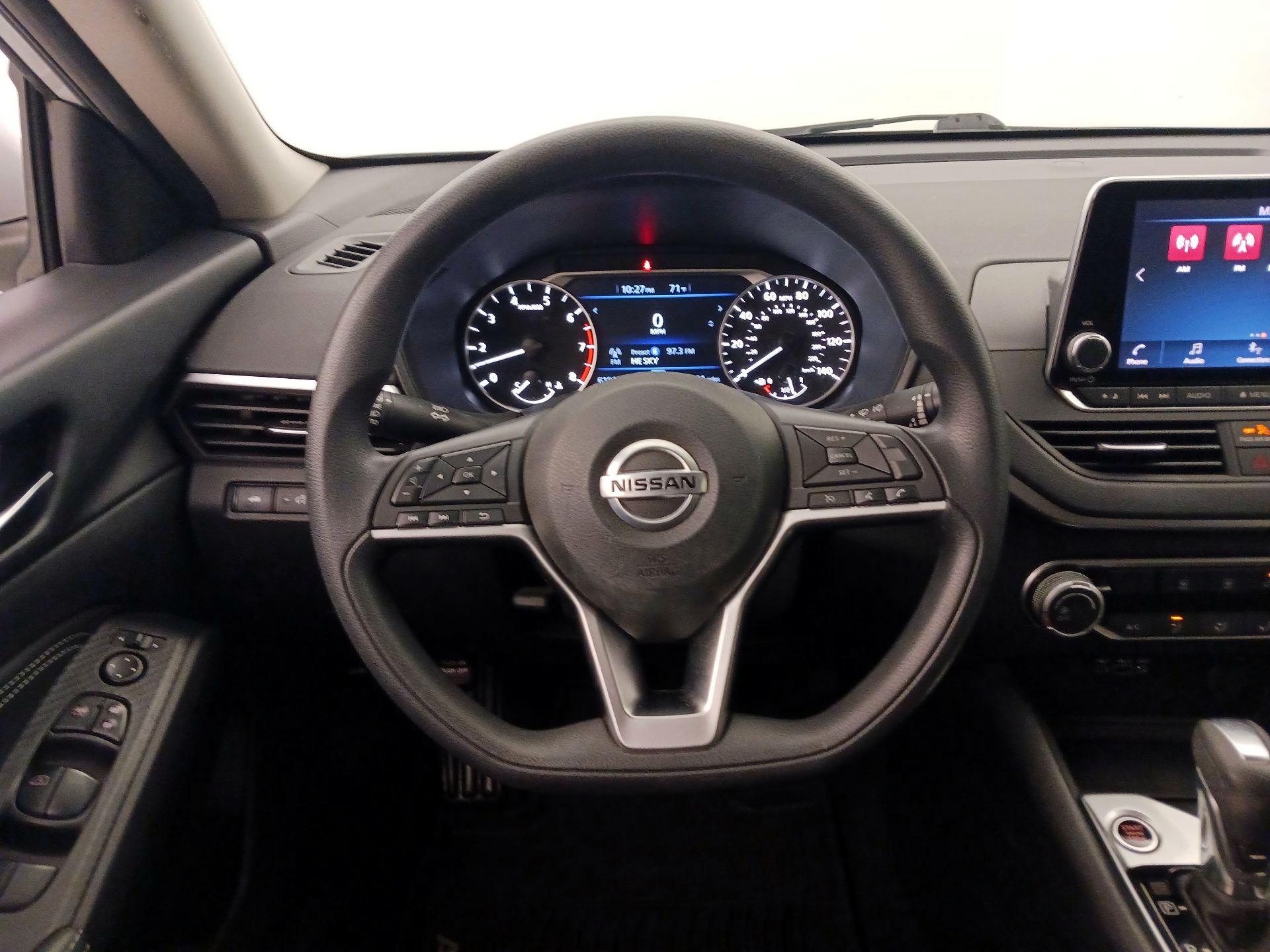 Thumbnail: 2020 Nissan Altima - 10