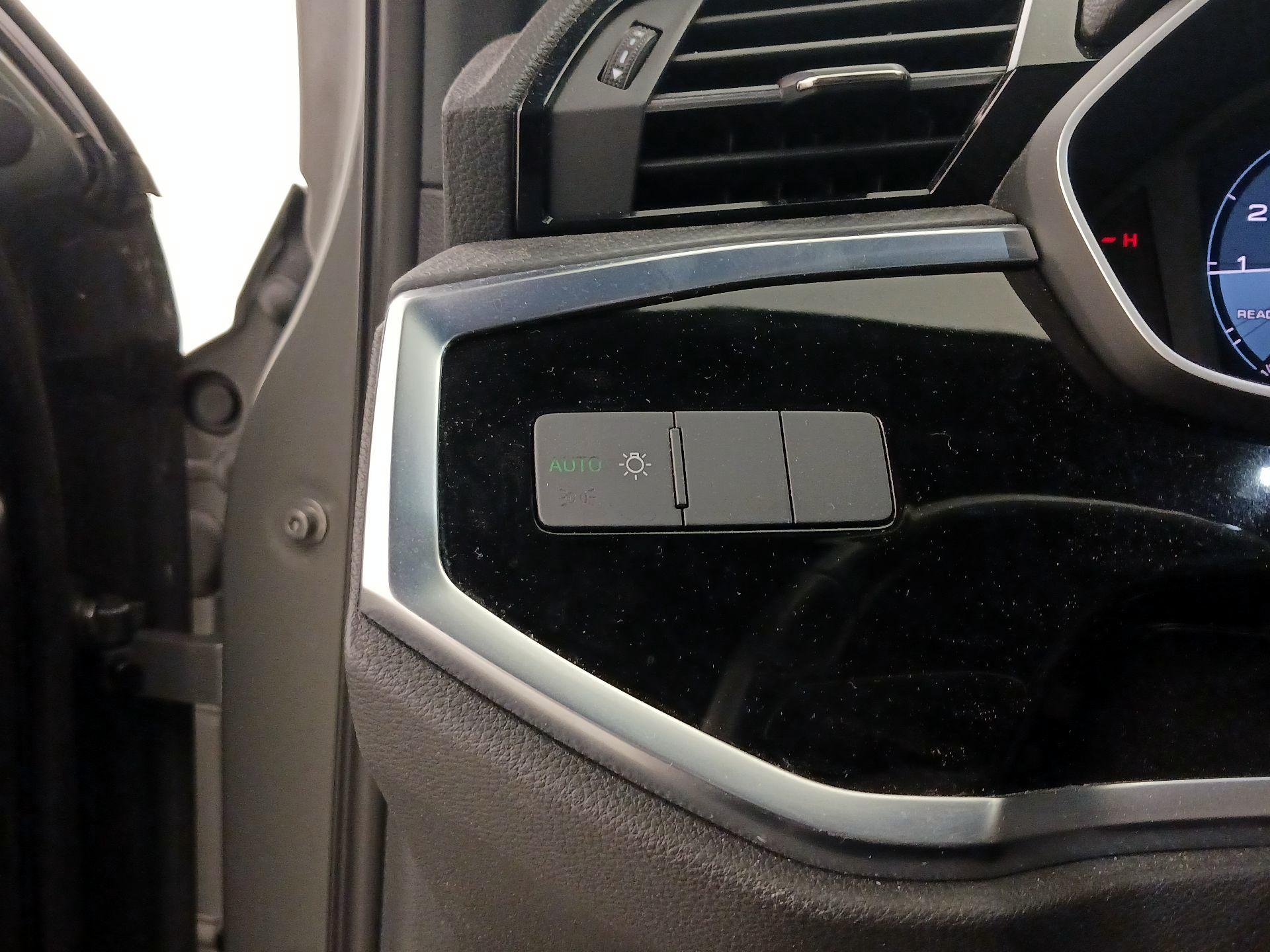 Thumbnail: 2020 Audi Q3 - 13