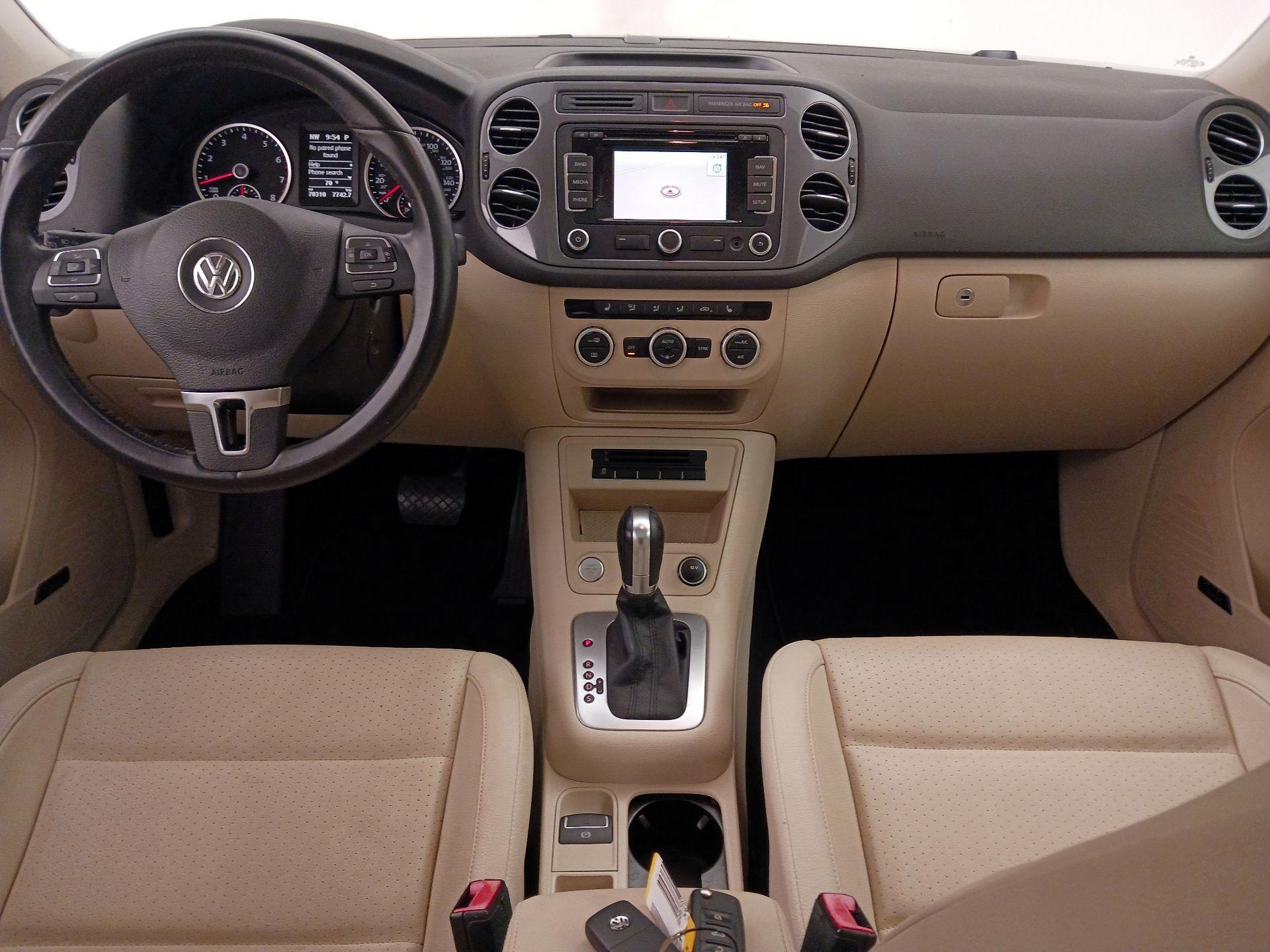 Thumbnail: 2014 Volkswagen Tiguan - 9
