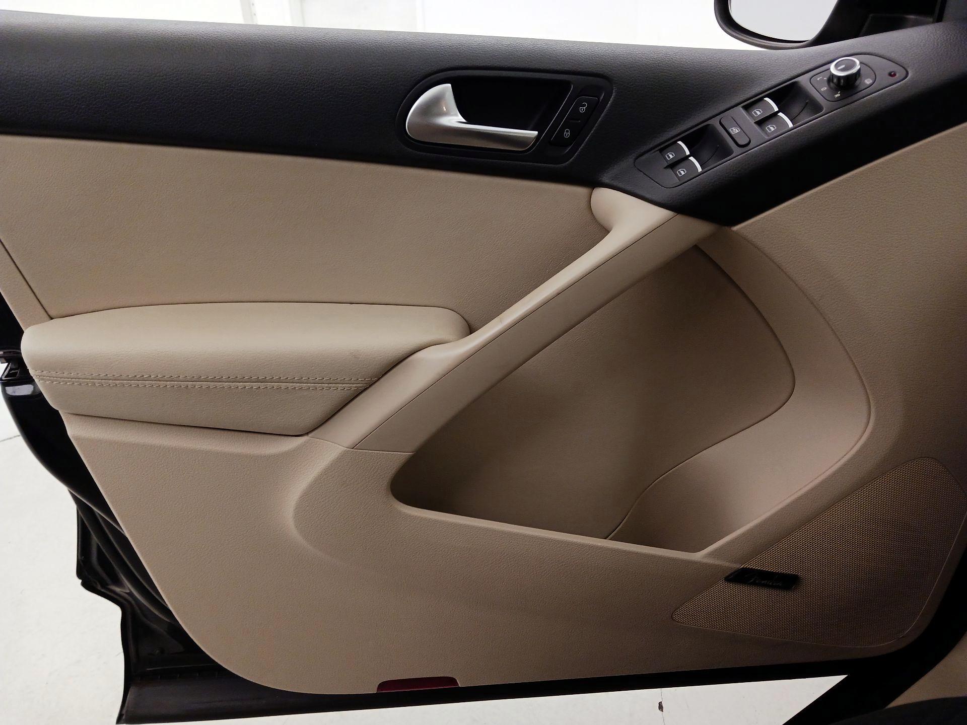 Thumbnail: 2014 Volkswagen Tiguan - 12
