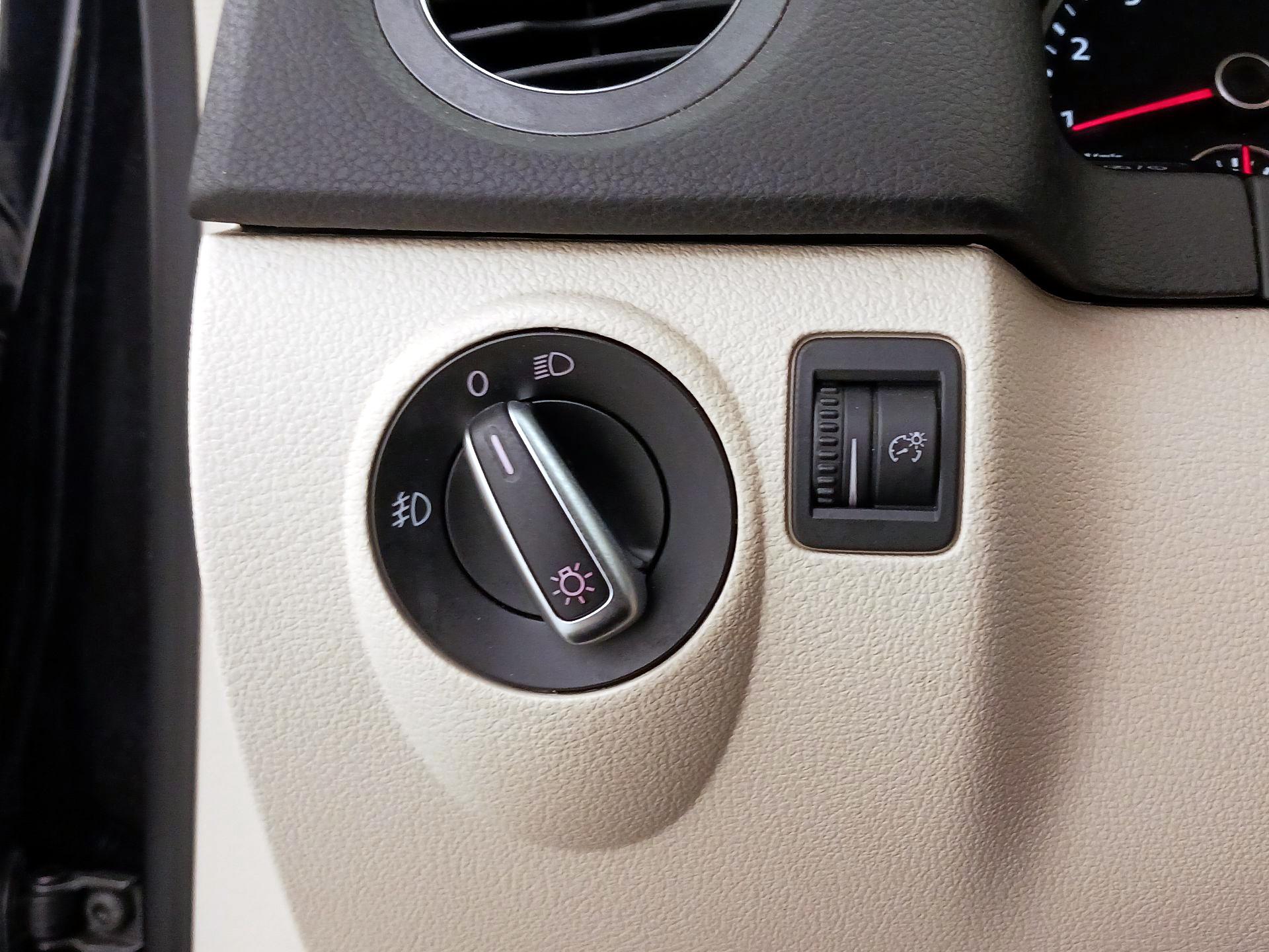 Thumbnail: 2014 Volkswagen Tiguan - 13