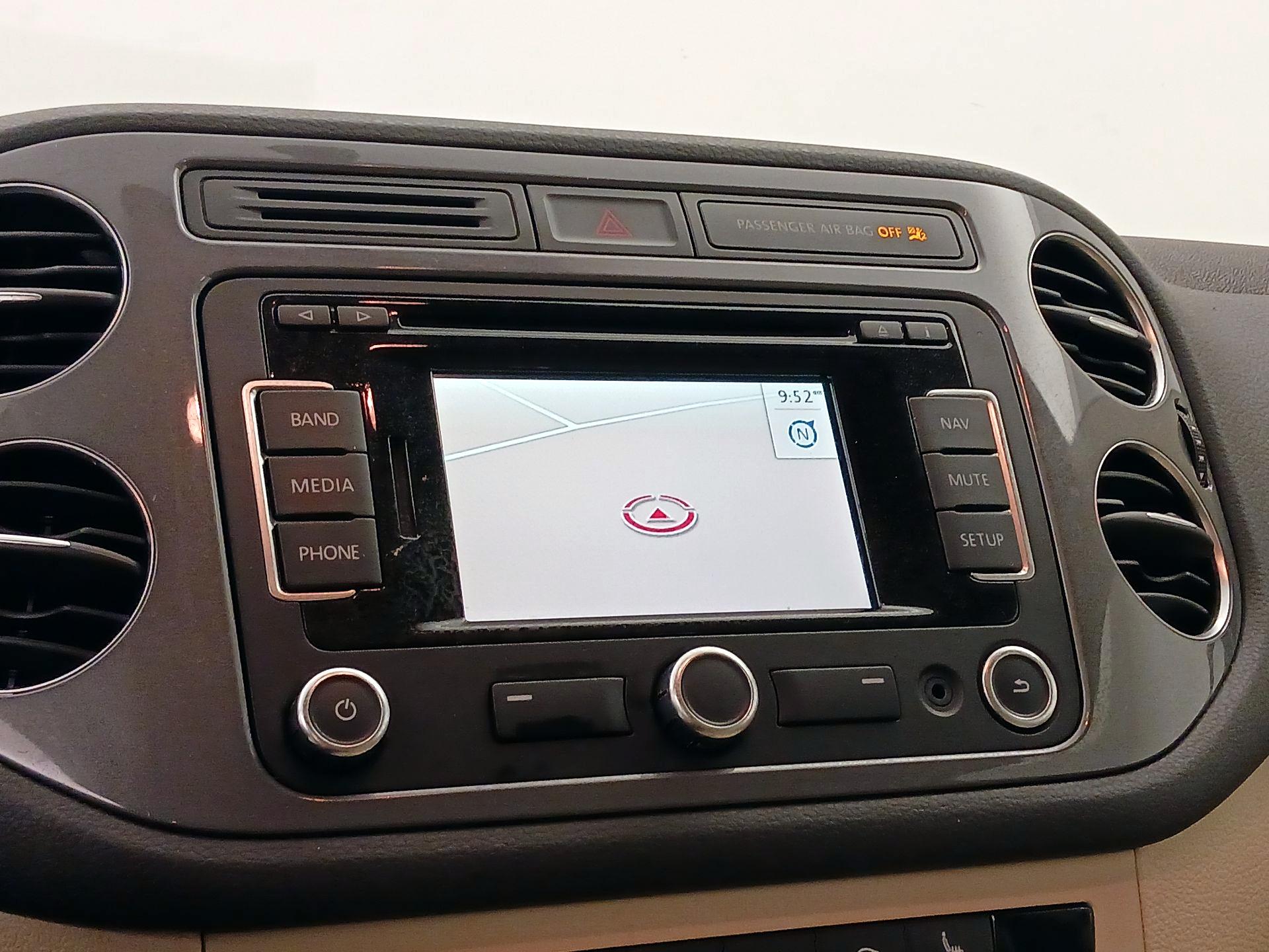 Thumbnail: 2014 Volkswagen Tiguan - 14