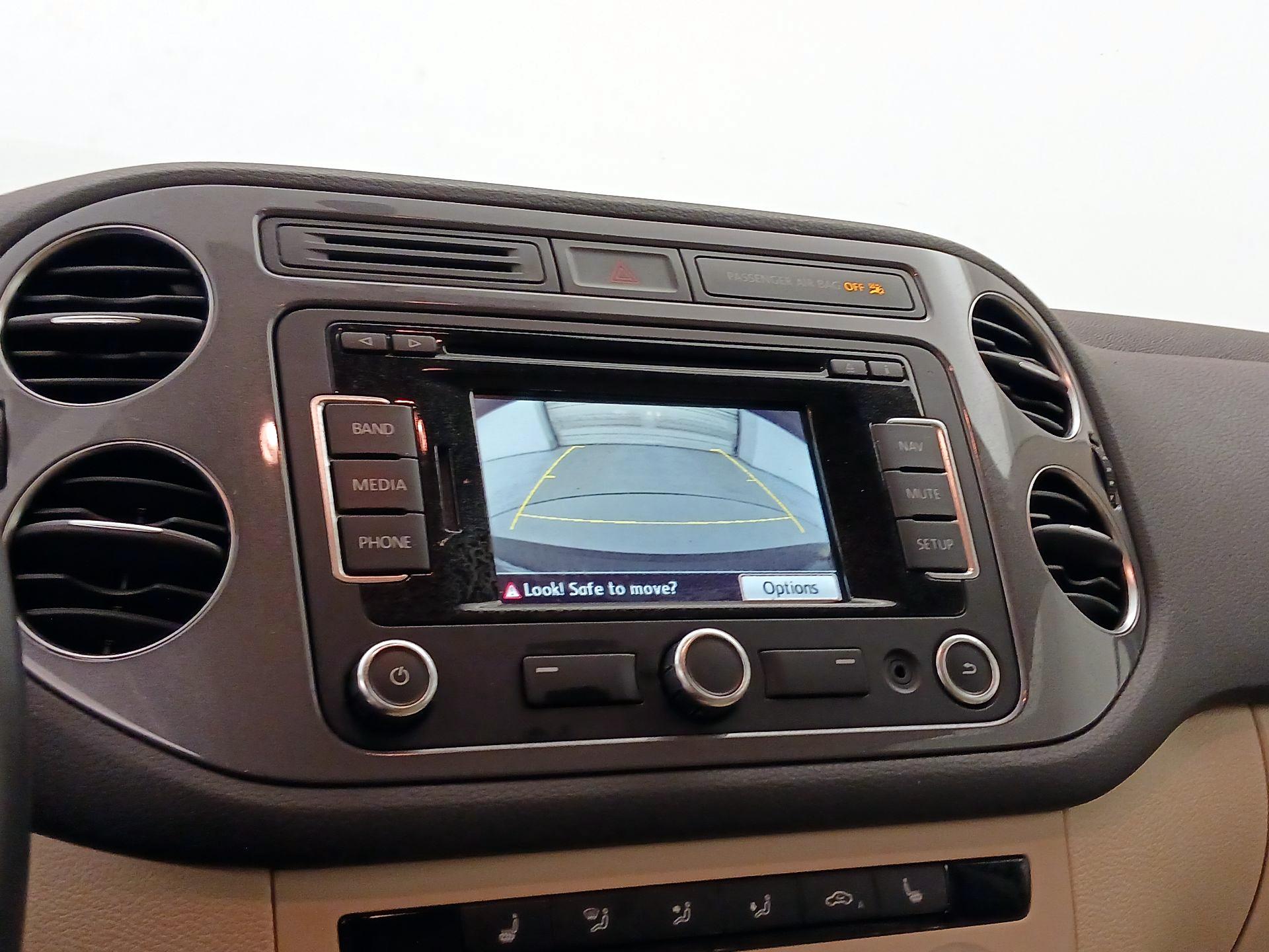 Thumbnail: 2014 Volkswagen Tiguan - 15