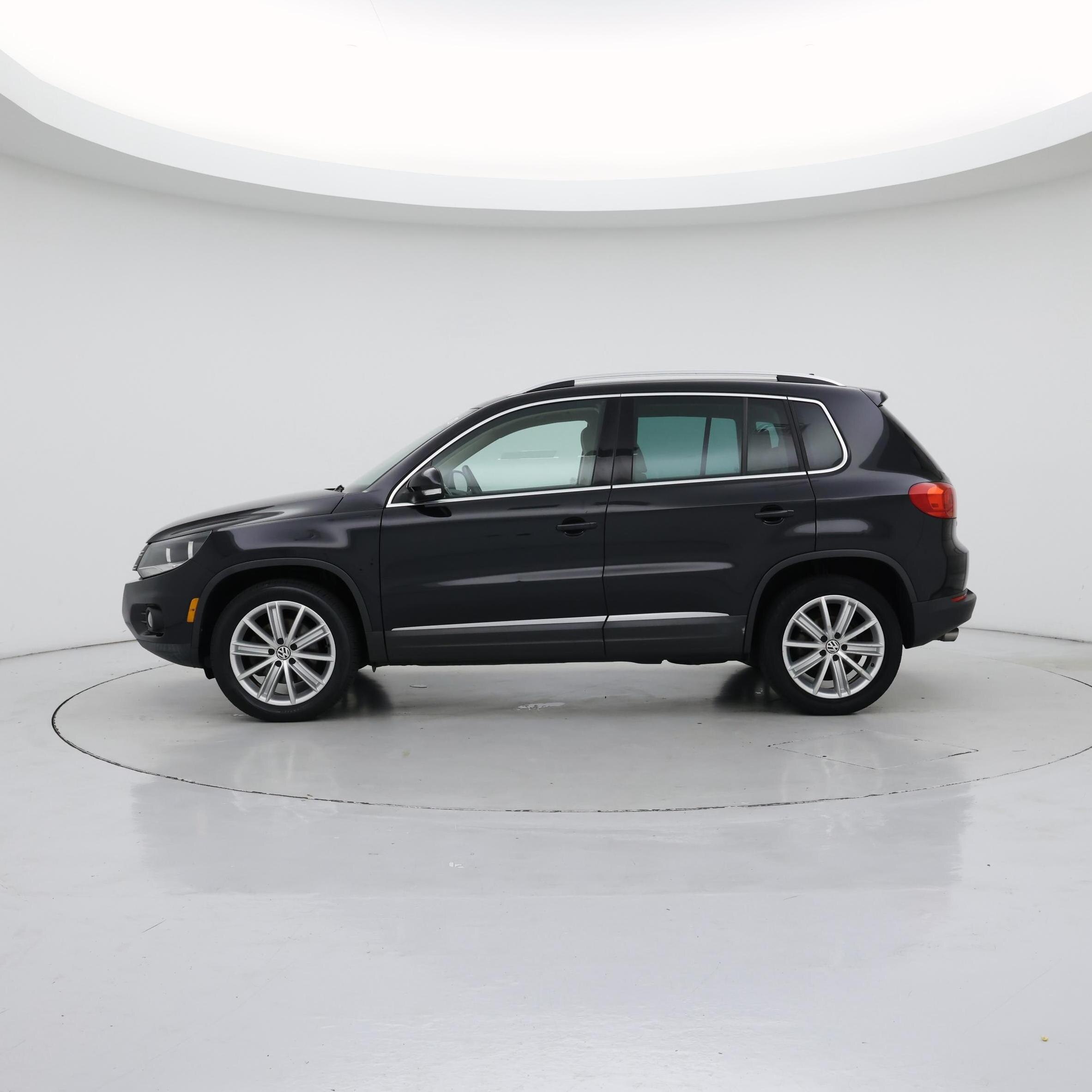 Thumbnail: 2014 Volkswagen Tiguan - 3
