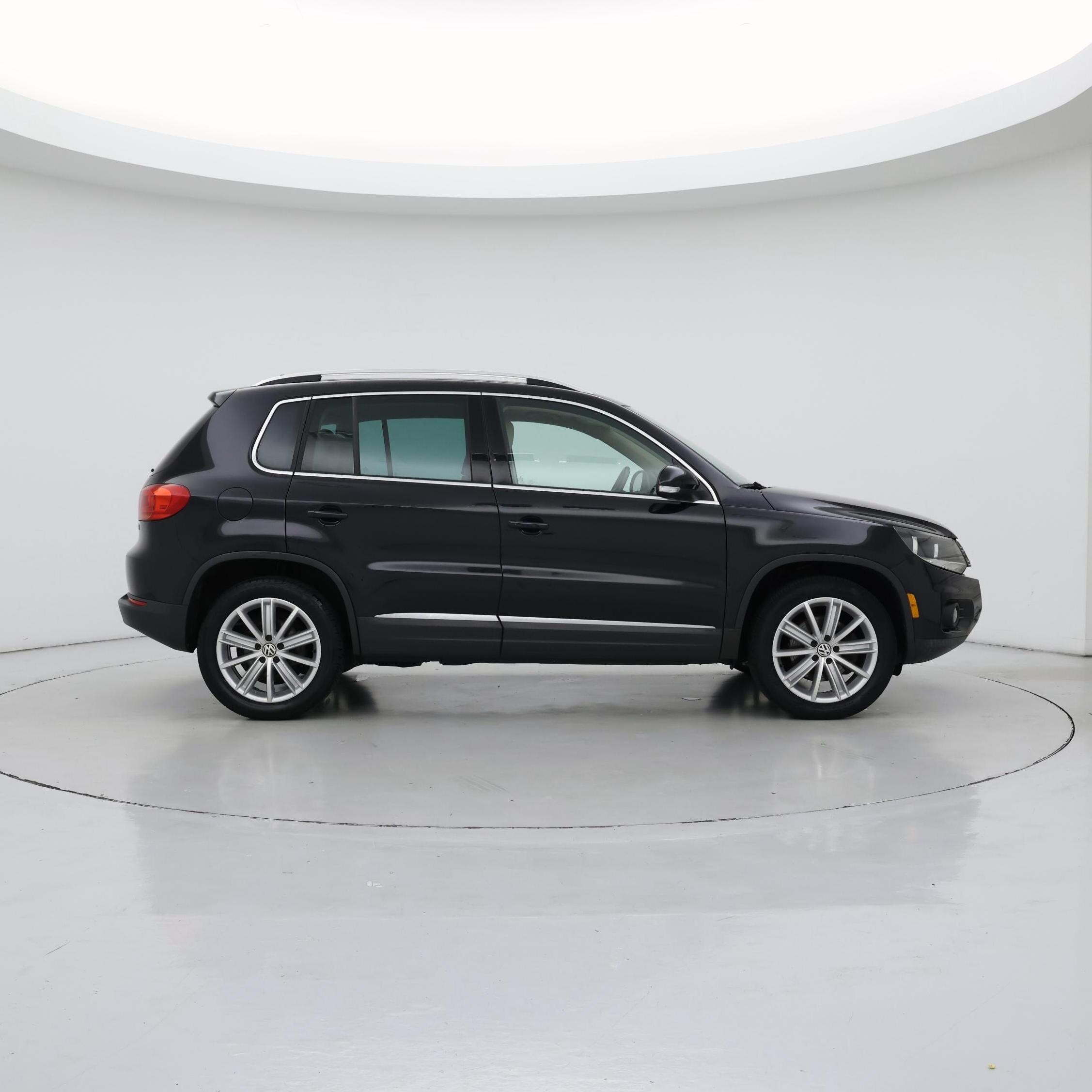 Thumbnail: 2014 Volkswagen Tiguan - 7