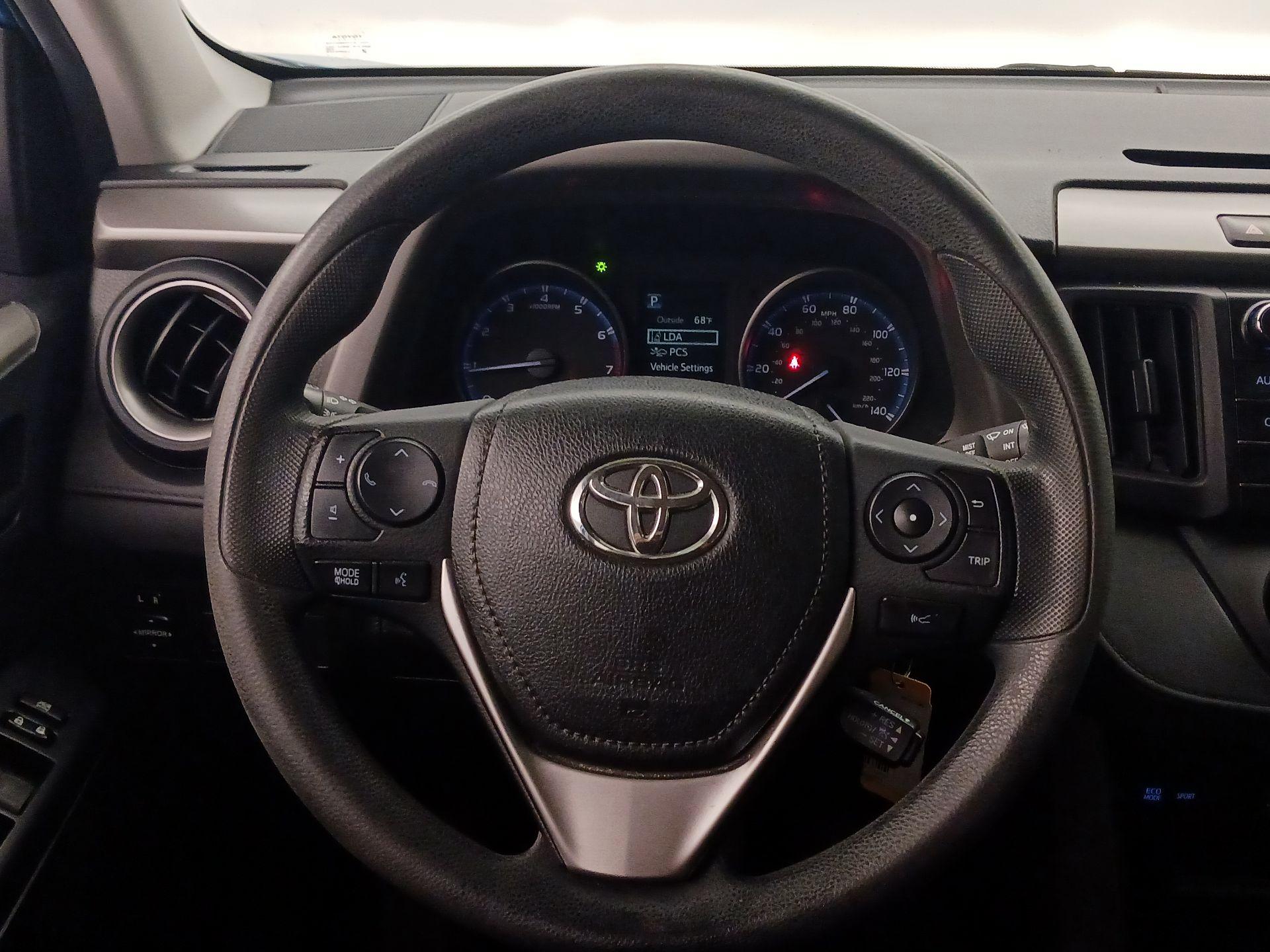 Thumbnail: 2018 Toyota RAV4 - 10
