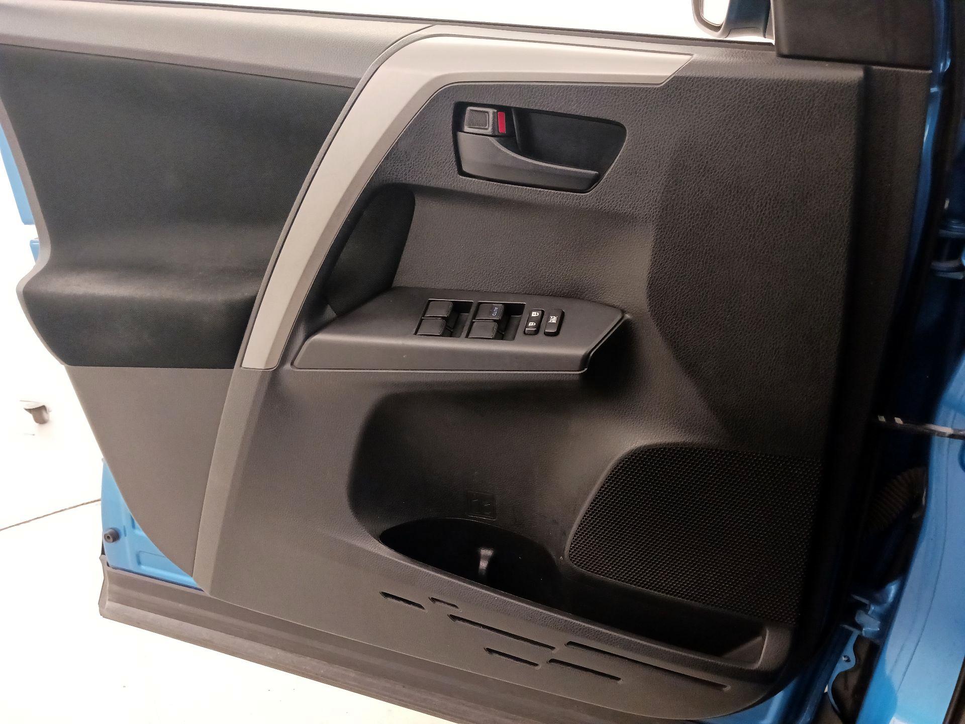 Thumbnail: 2018 Toyota RAV4 - 12