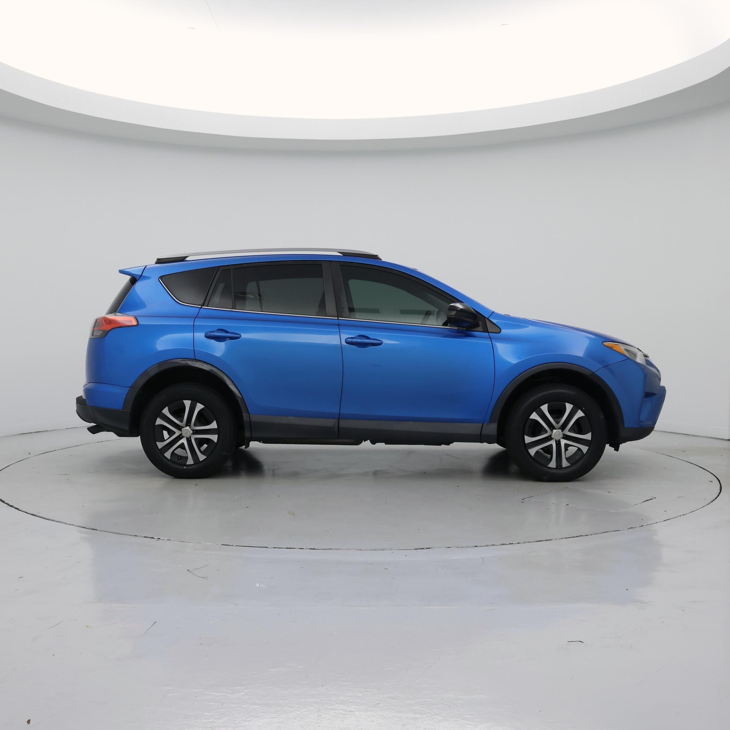 Thumbnail: 2018 Toyota RAV4 - 7