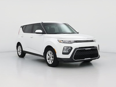 White 2022 Kia Soul LX