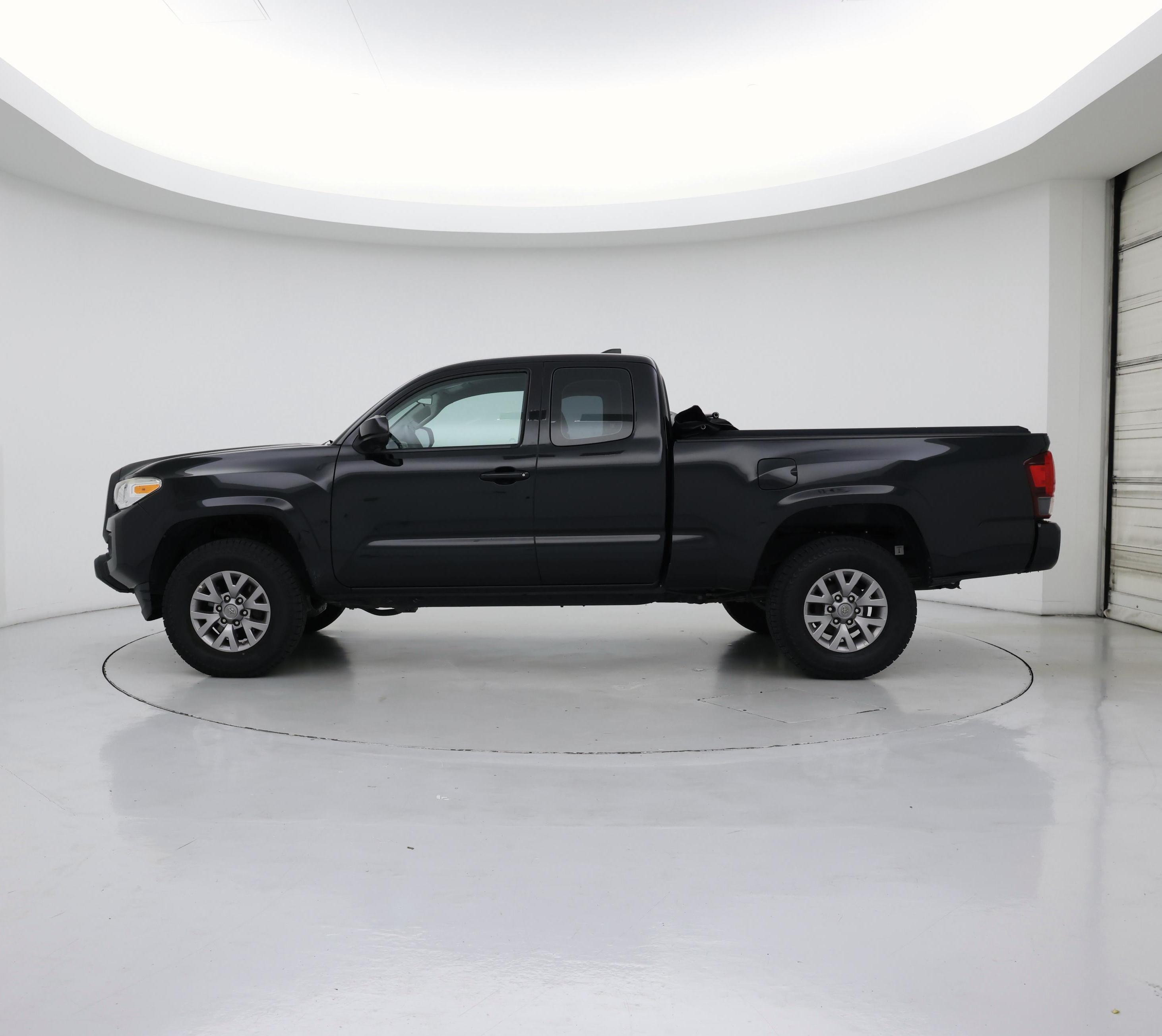 Thumbnail: 2018 Toyota Tacoma - 3