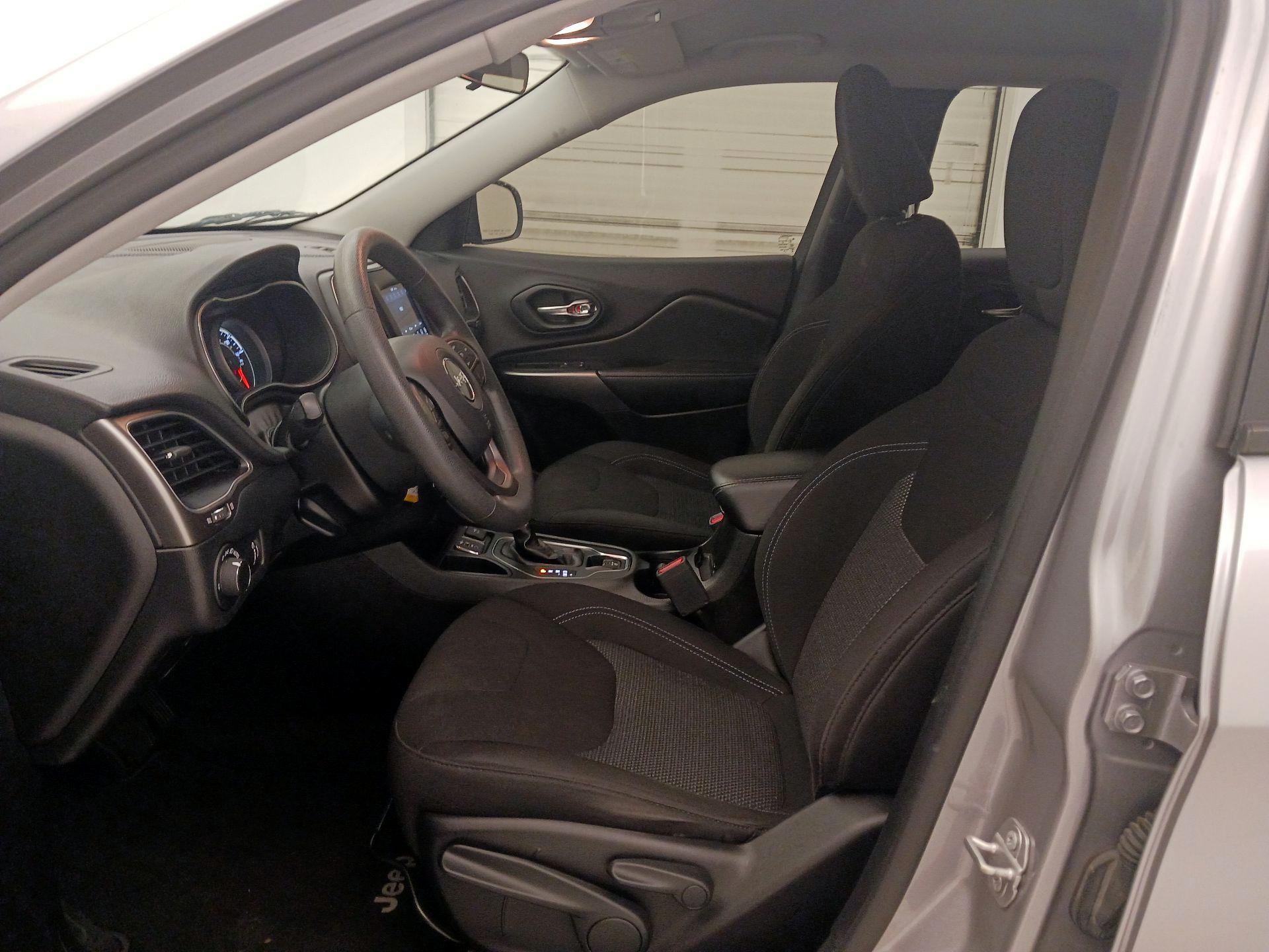 Thumbnail: 2020 Jeep Cherokee - 9