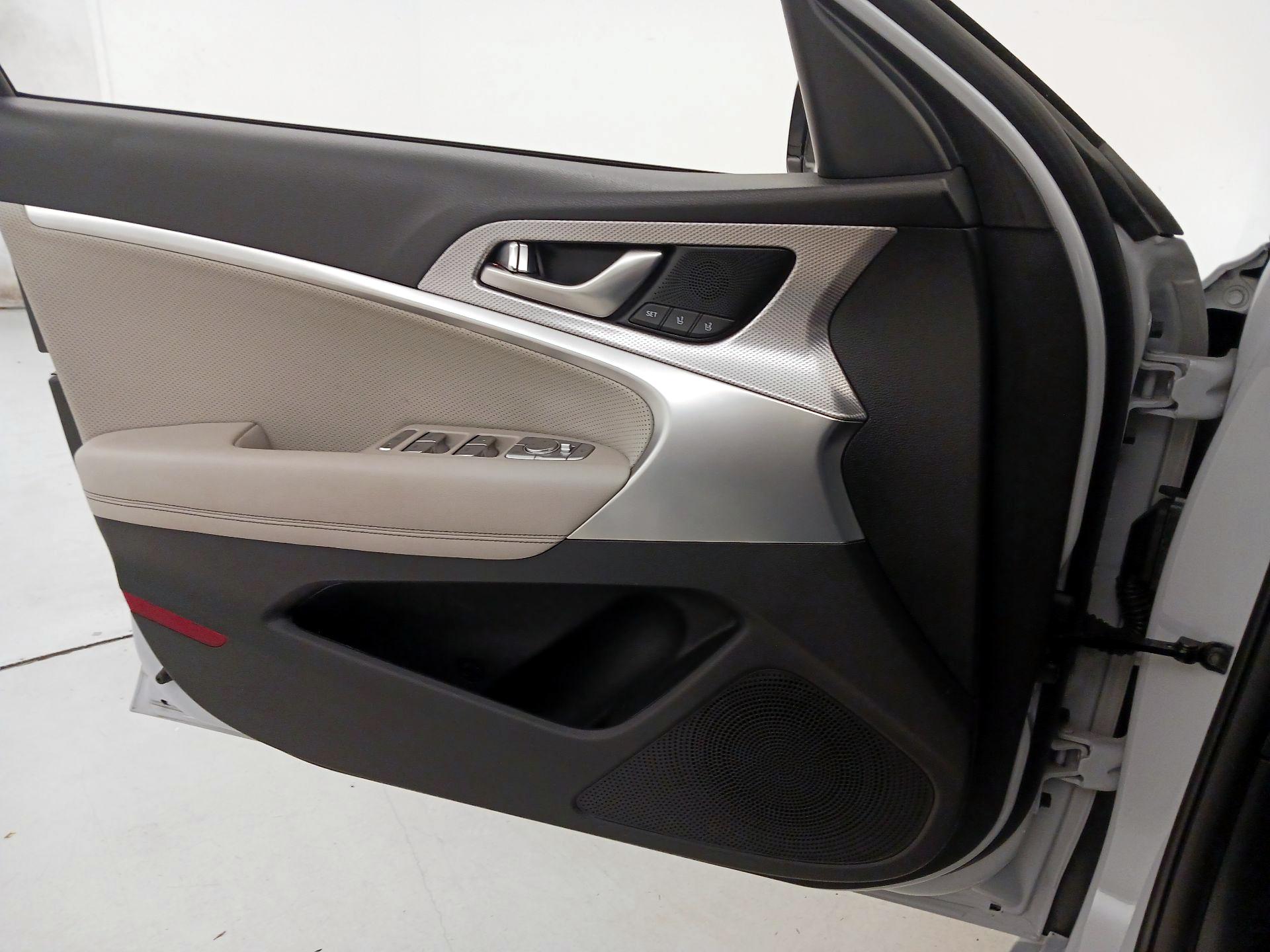 Thumbnail: 2022 Genesis G70 - 12