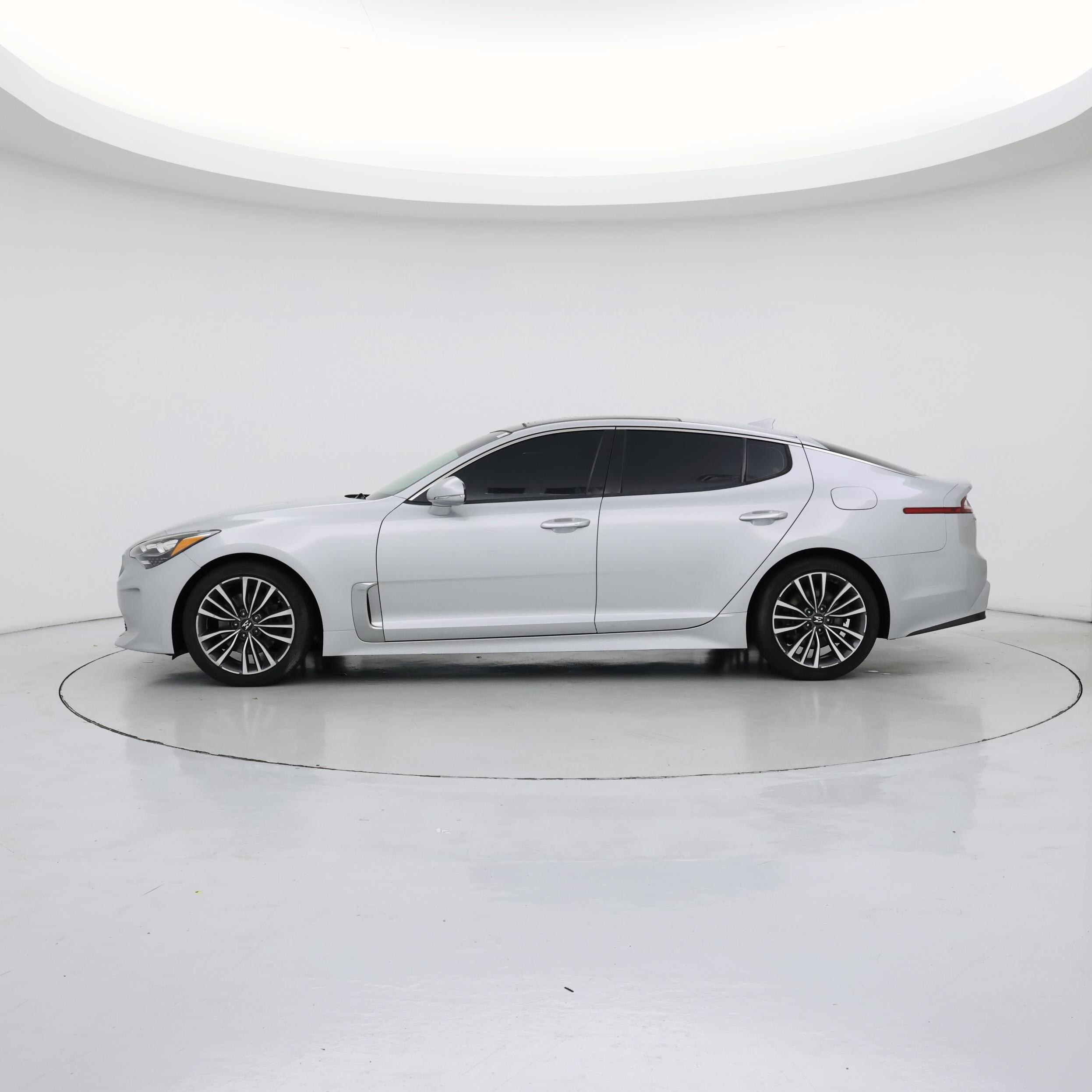 Thumbnail: 2018 Kia Stinger - 3
