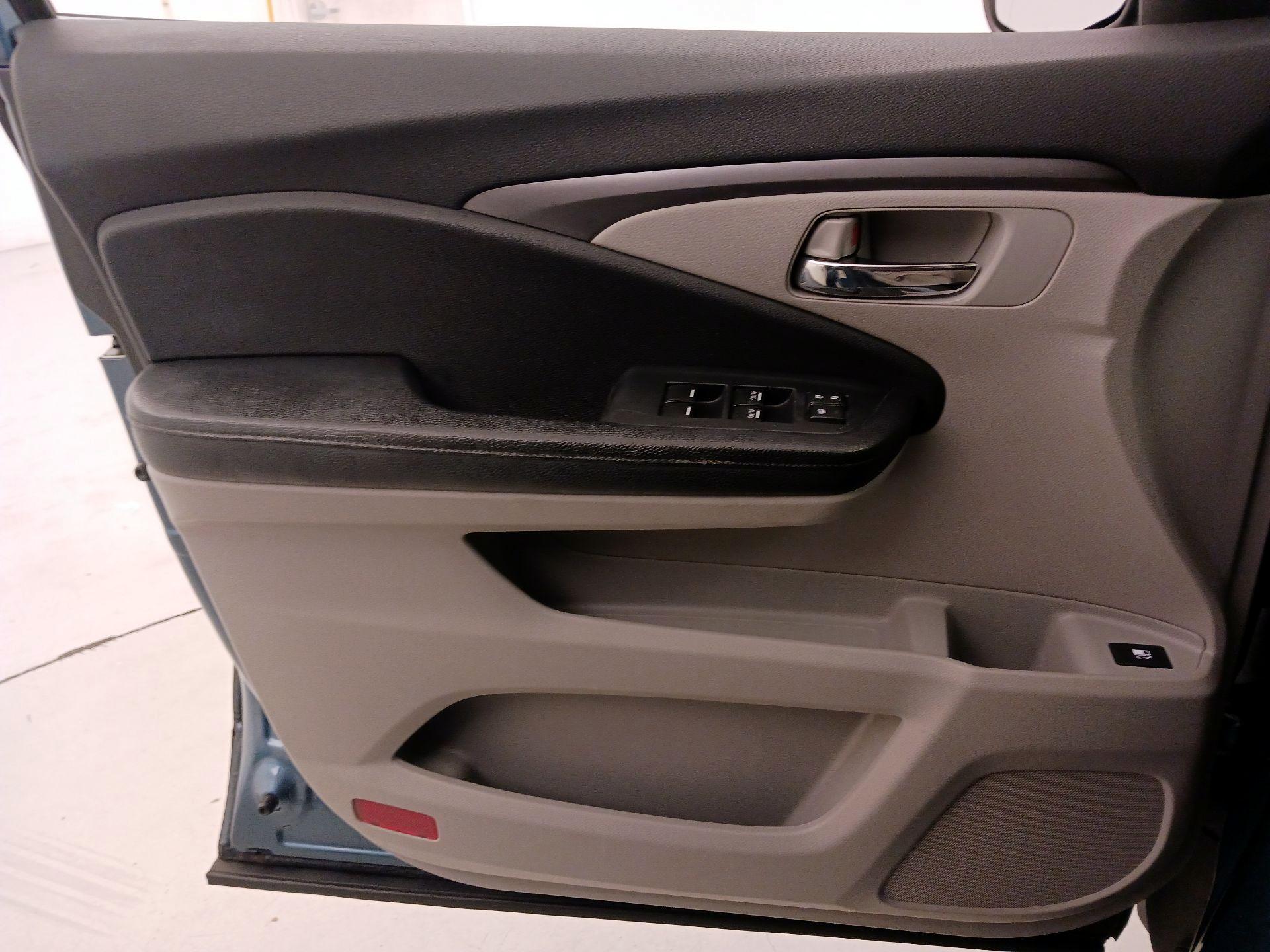 Thumbnail: 2016 Honda Pilot - 12