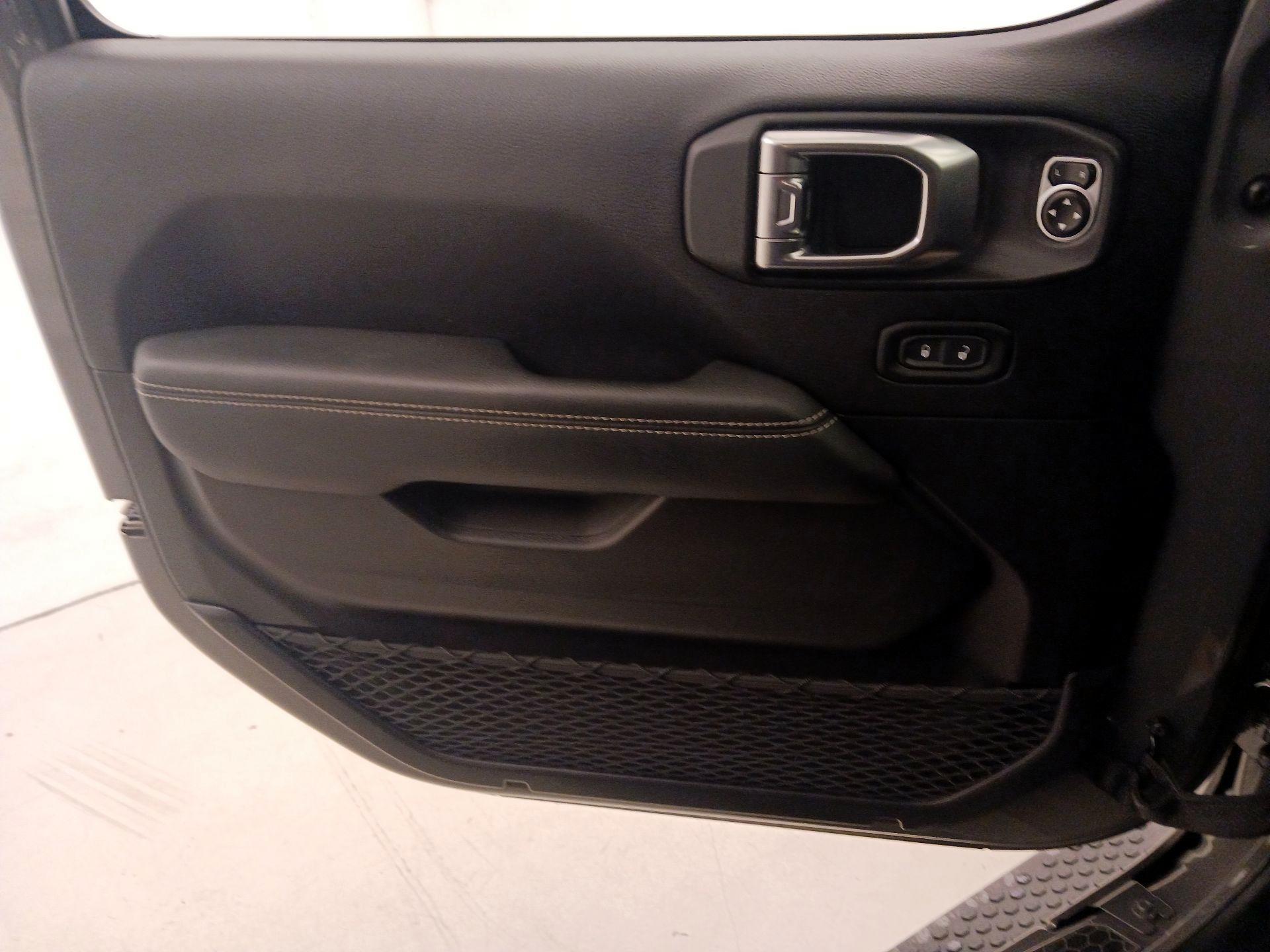 Thumbnail: 2019 Jeep Wrangler - 12
