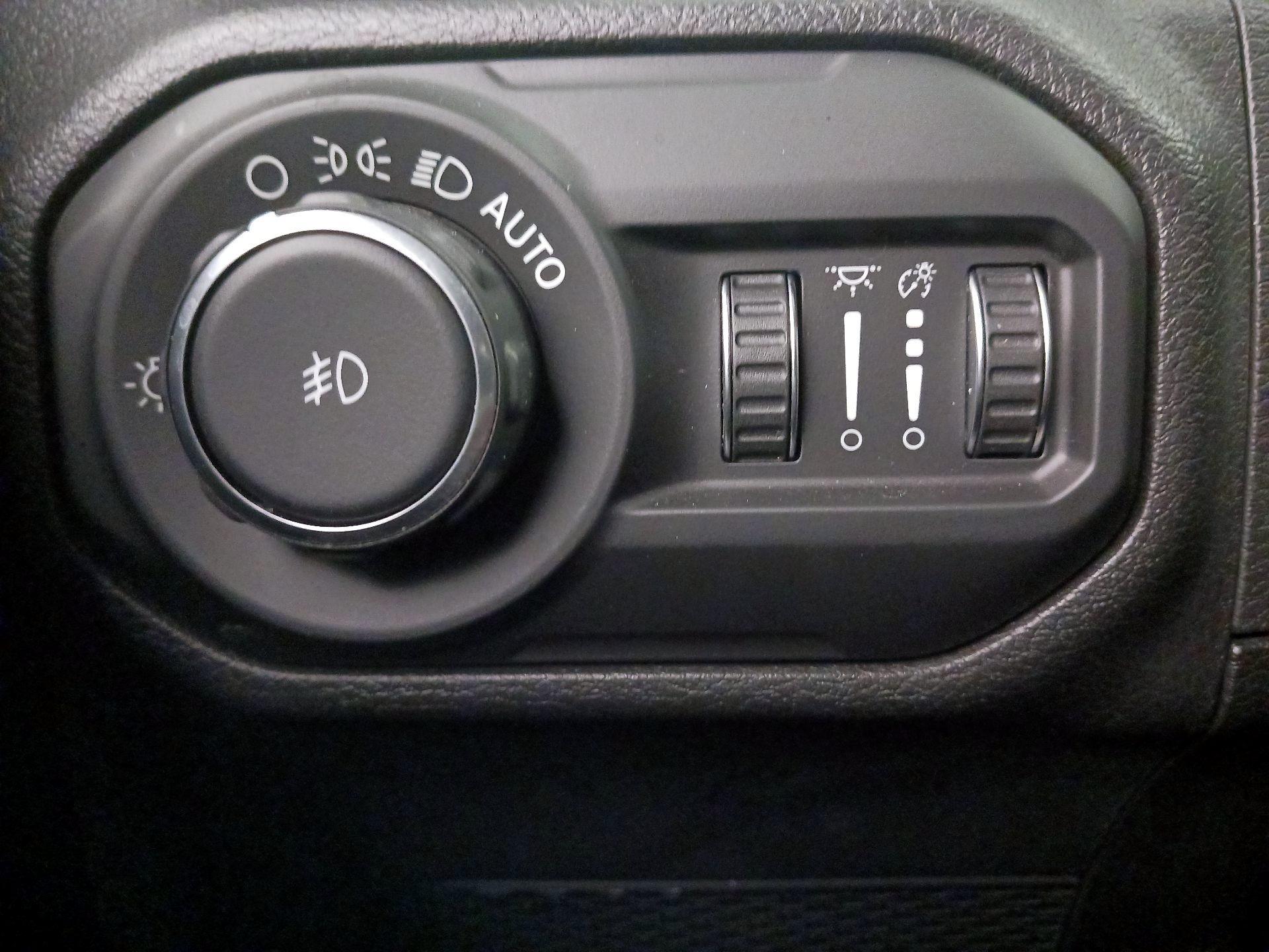 Thumbnail: 2019 Jeep Wrangler - 13