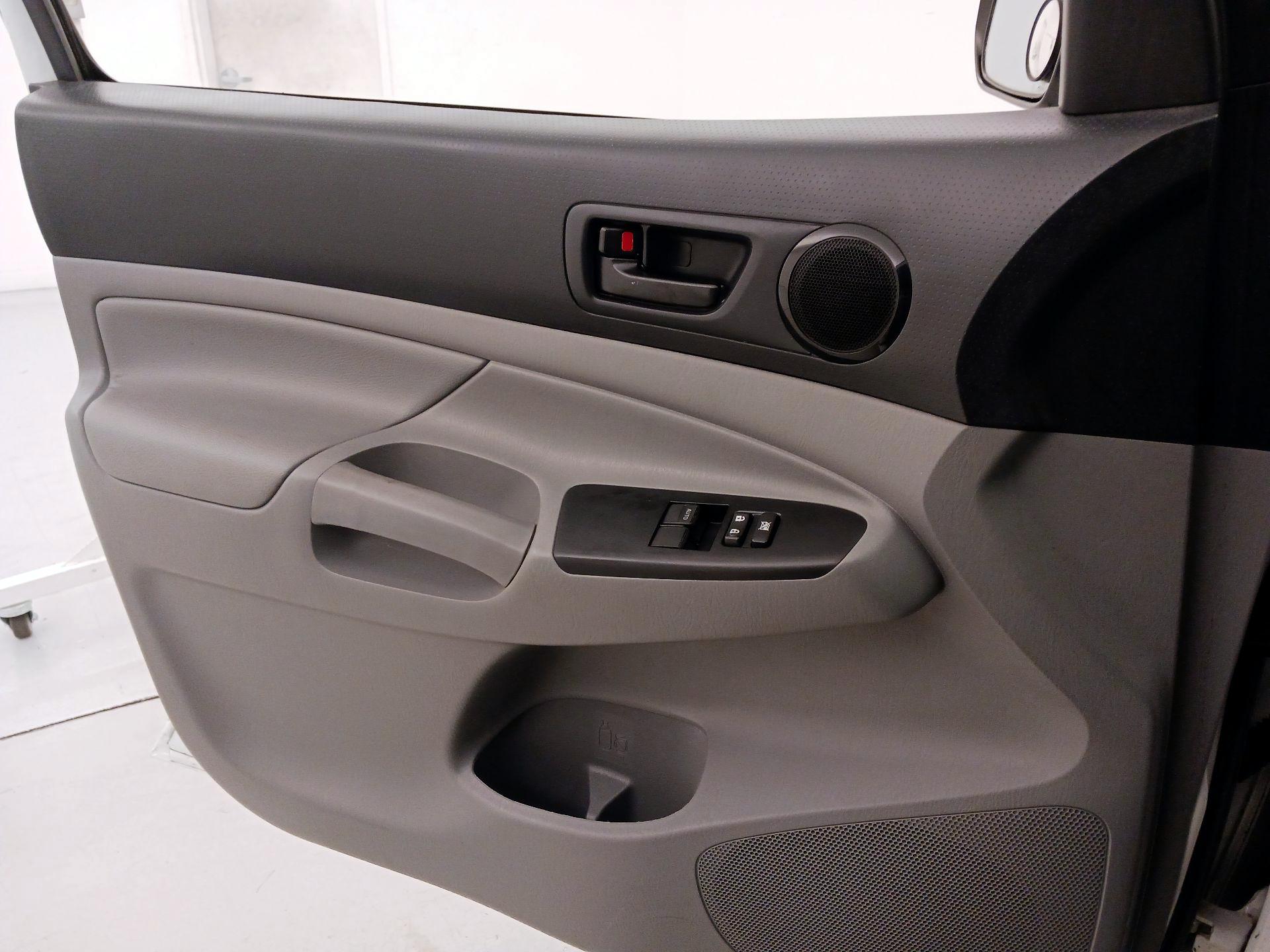 Thumbnail: 2014 Toyota Tacoma - 12