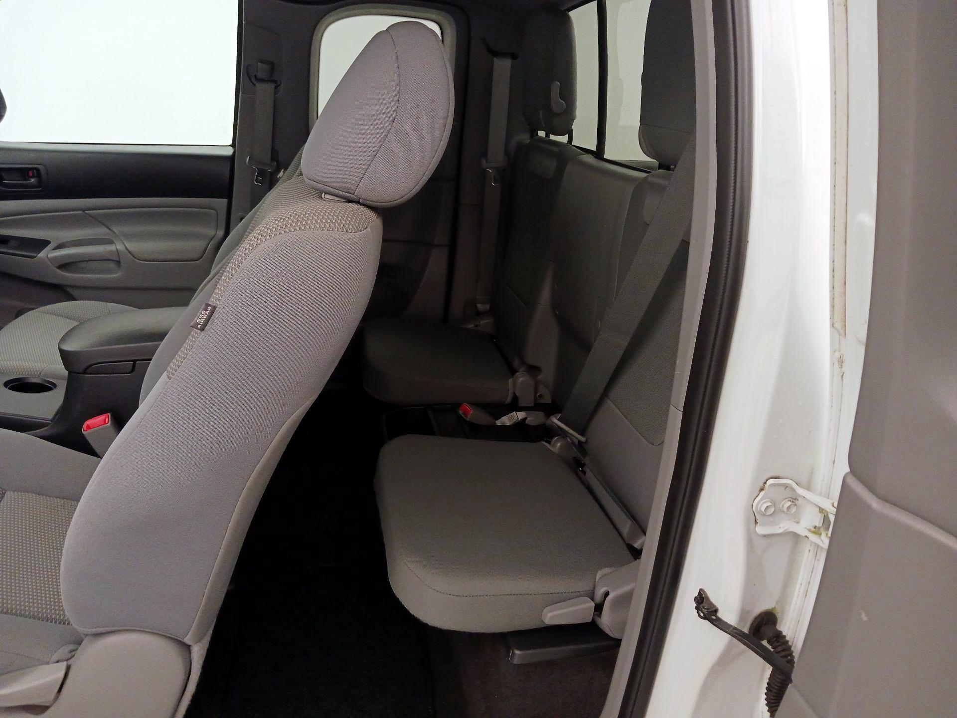 Thumbnail: 2014 Toyota Tacoma - 18
