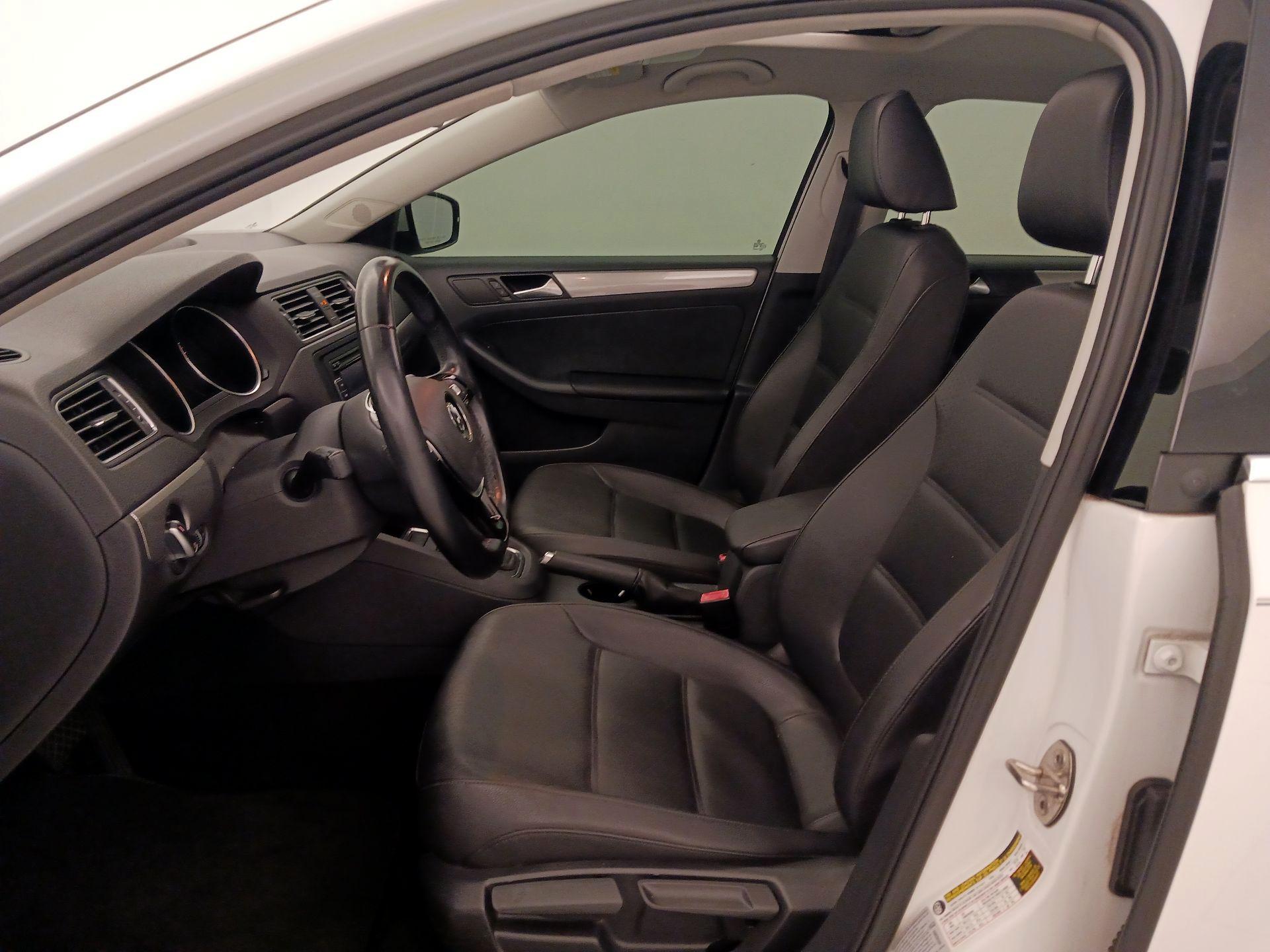 Thumbnail: 2015 Volkswagen Jetta - 11
