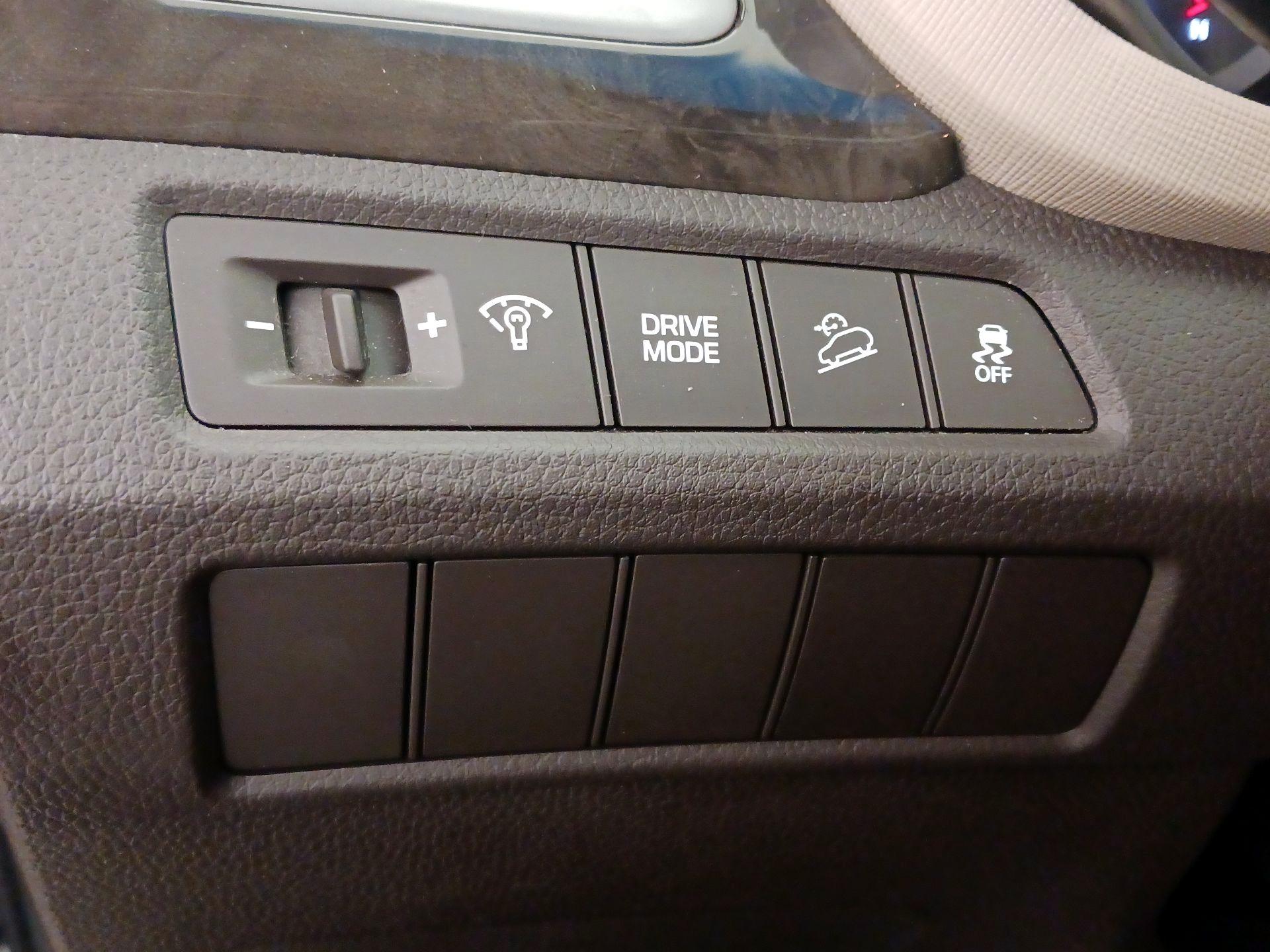 Thumbnail: 2018 Hyundai Santa Fe - 13