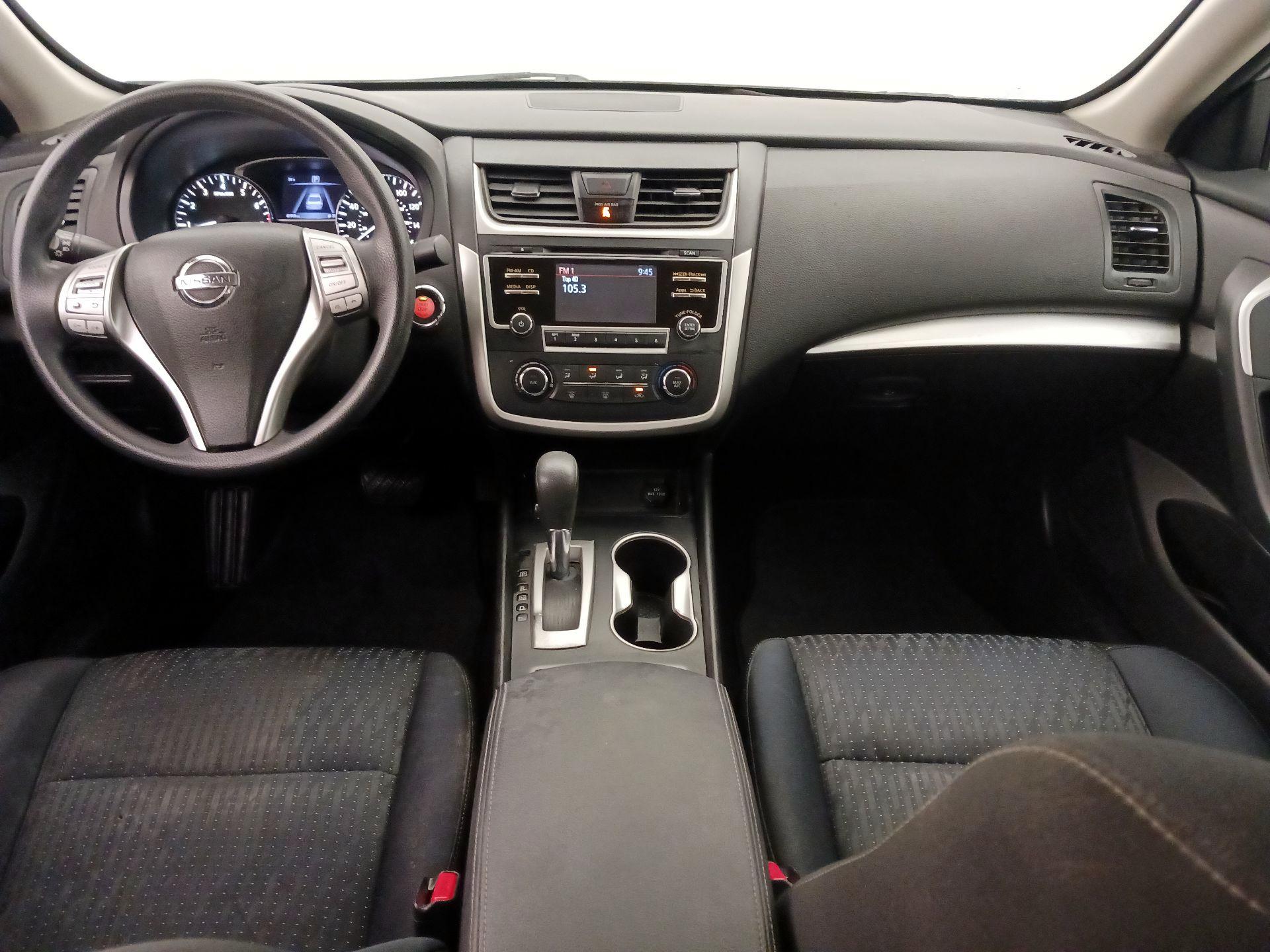 Thumbnail: 2016 Nissan Altima - 9