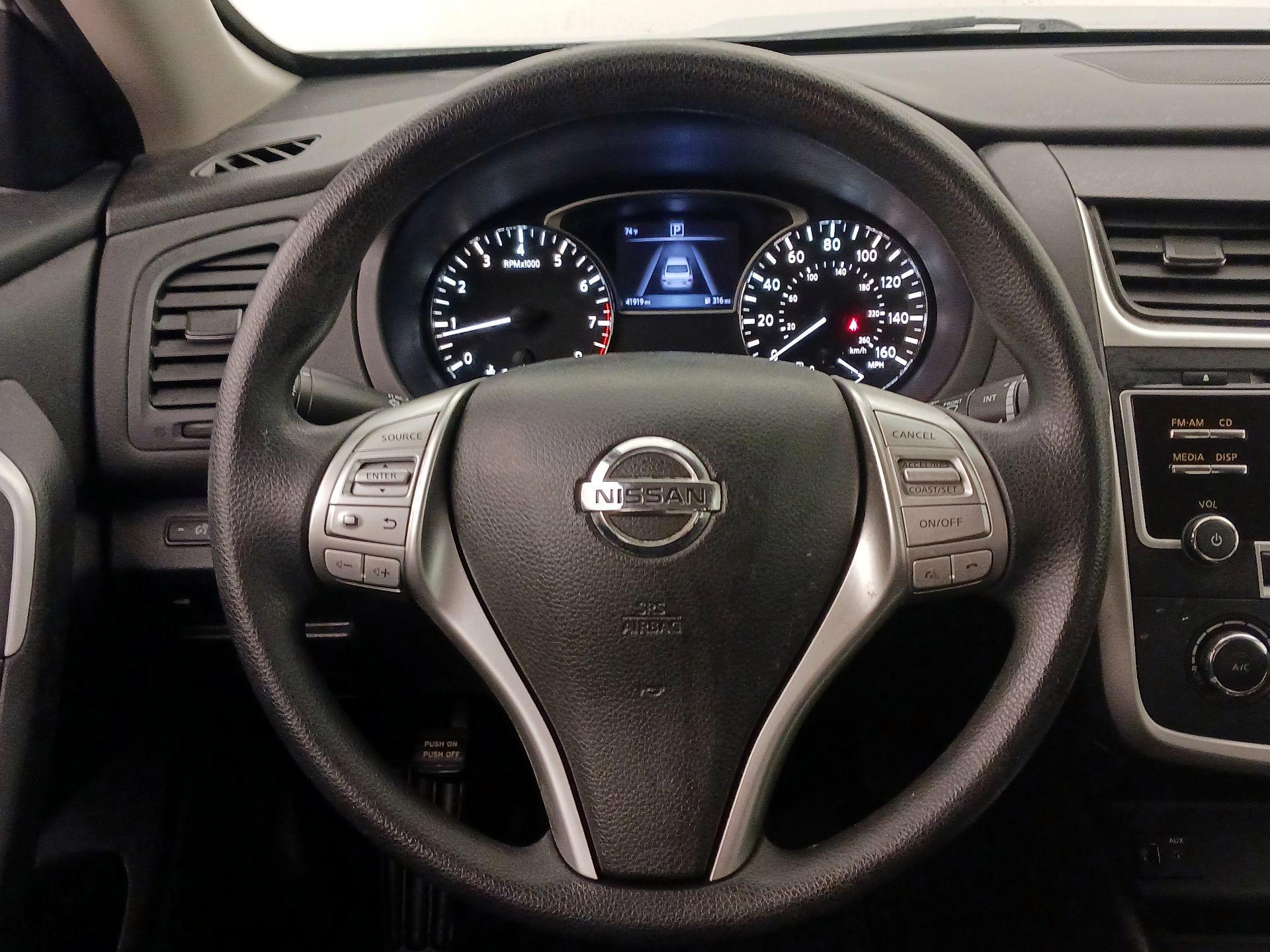 Thumbnail: 2016 Nissan Altima - 10