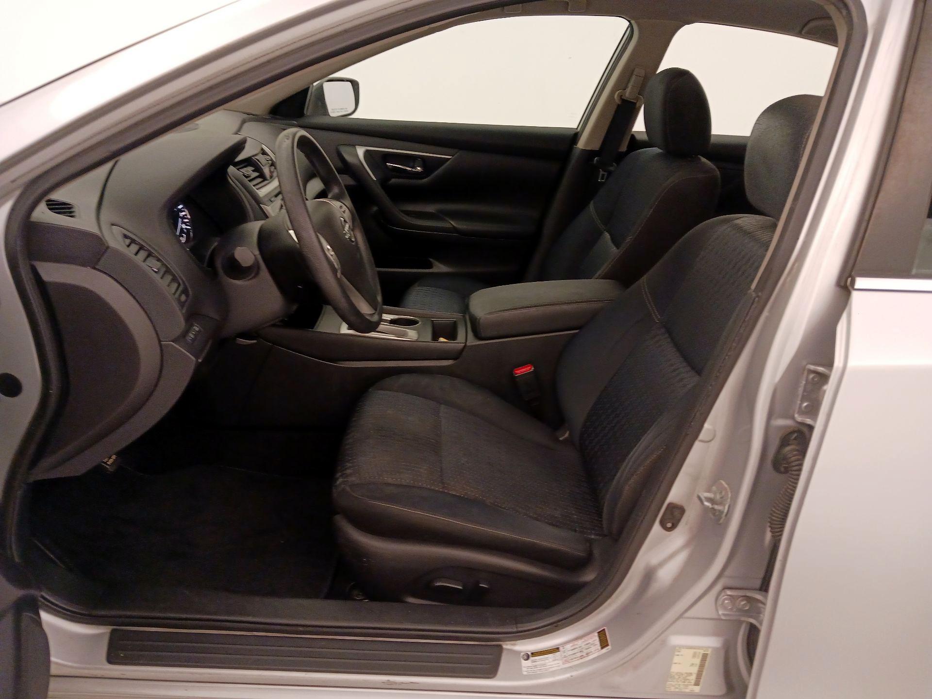 Thumbnail: 2016 Nissan Altima - 11