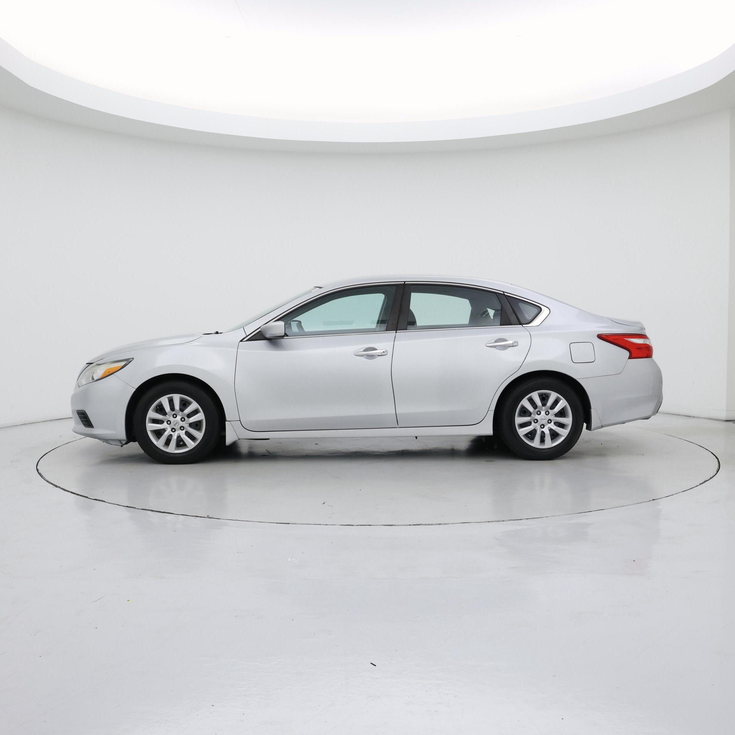 Thumbnail: 2016 Nissan Altima - 3