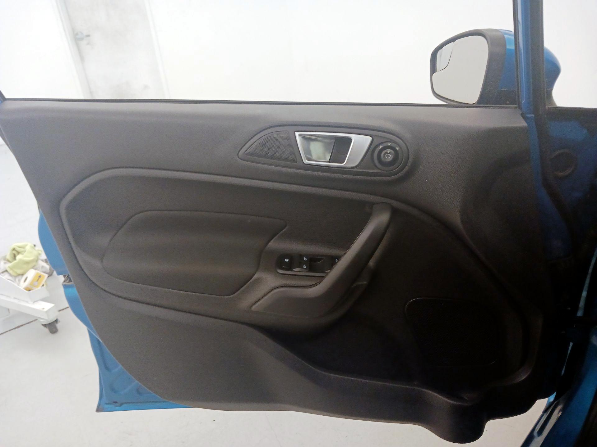 Thumbnail: 2016 Ford Fiesta - 12