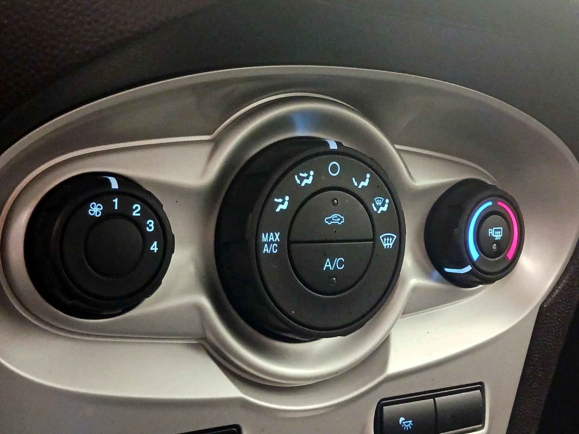 Thumbnail: 2016 Ford Fiesta - 15