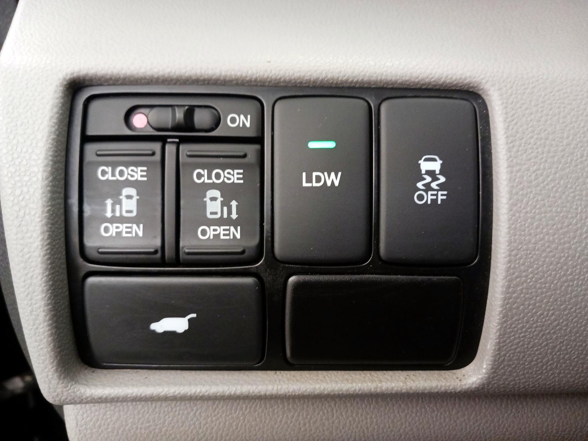 Thumbnail: 2015 Honda Odyssey - 13
