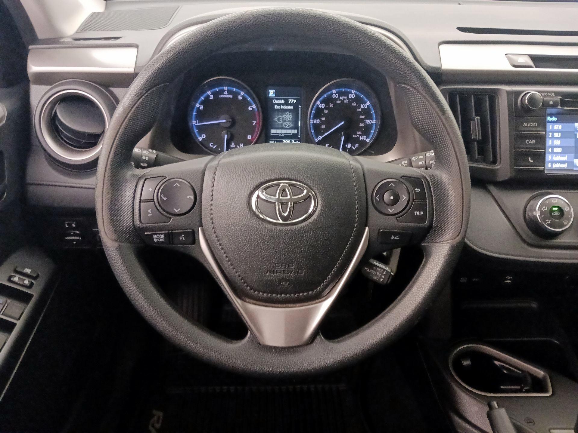 Thumbnail: 2018 Toyota RAV4 - 10