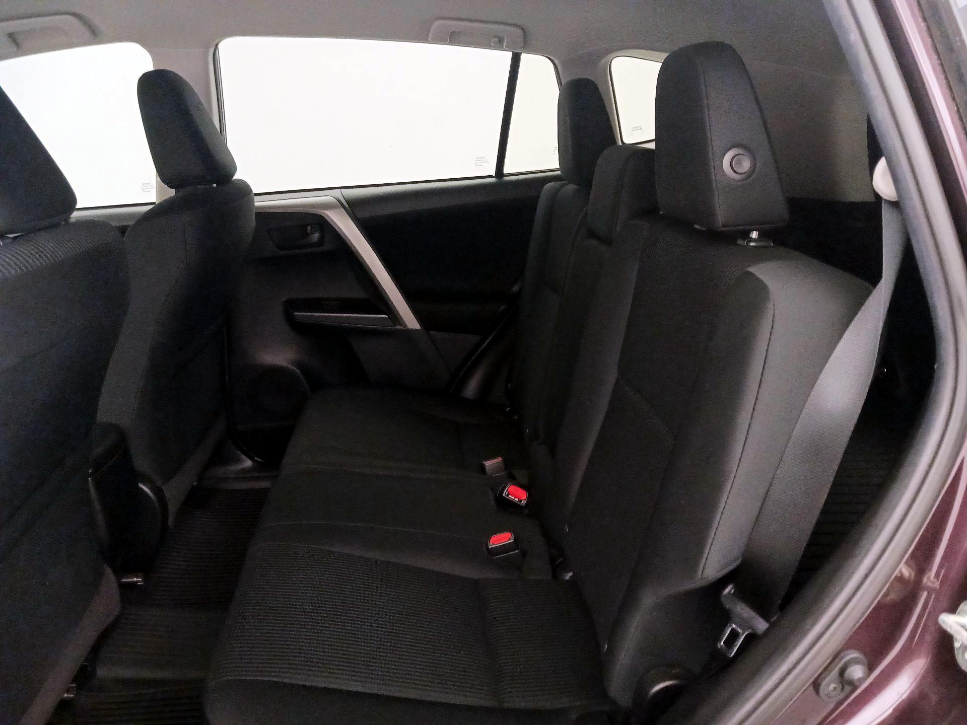 Thumbnail: 2018 Toyota RAV4 - 19