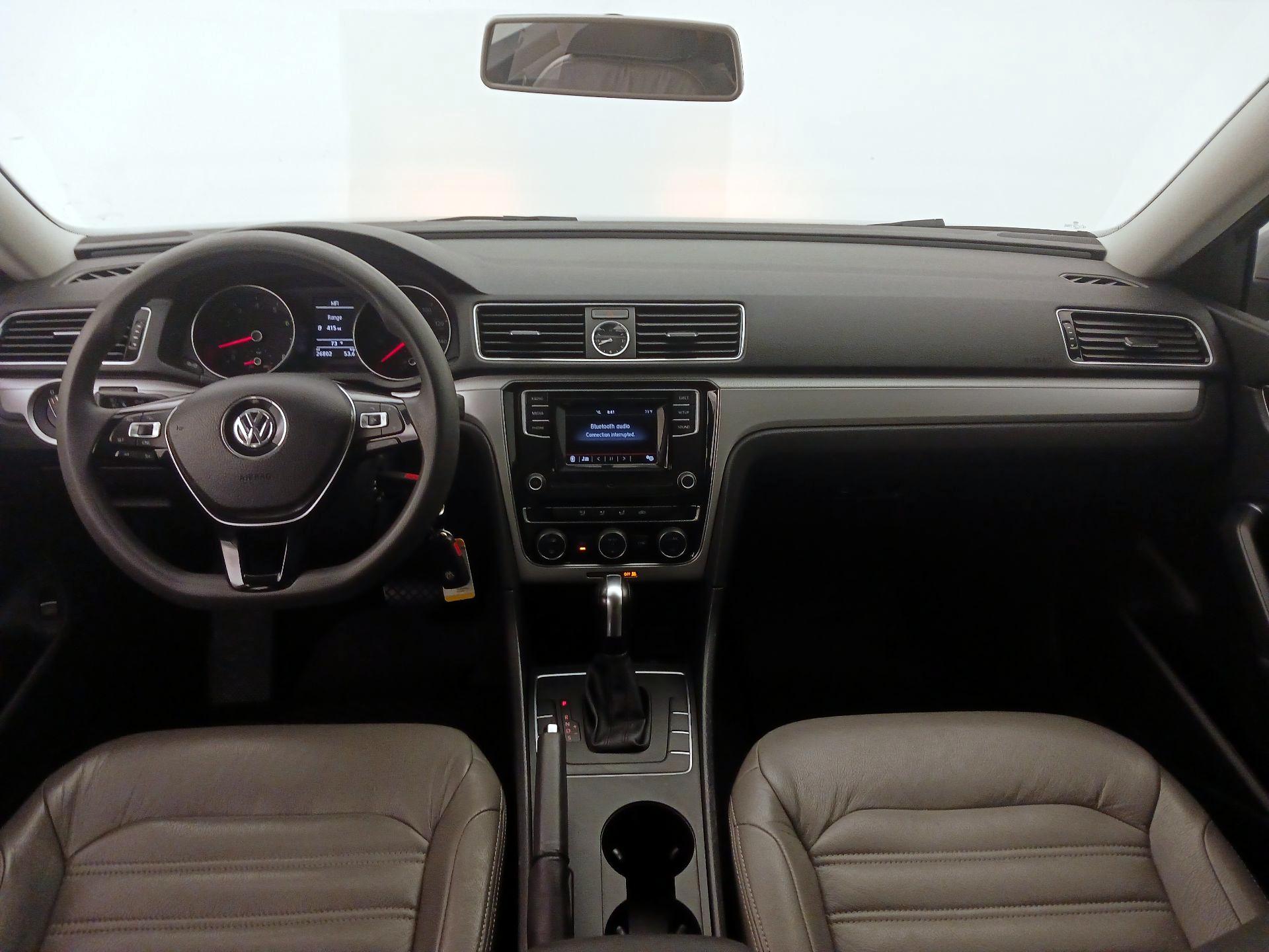 Thumbnail: 2017 Volkswagen Passat - 9