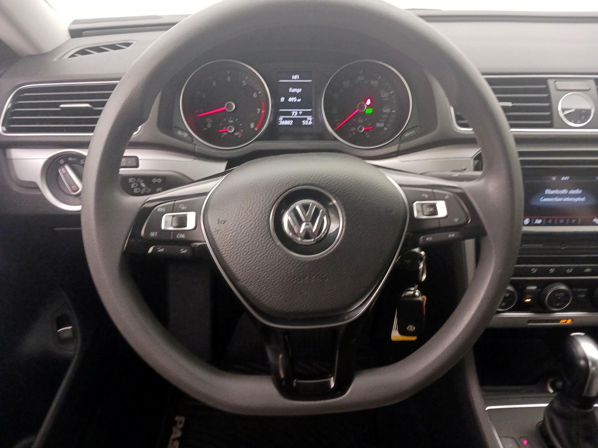 Thumbnail: 2017 Volkswagen Passat - 10