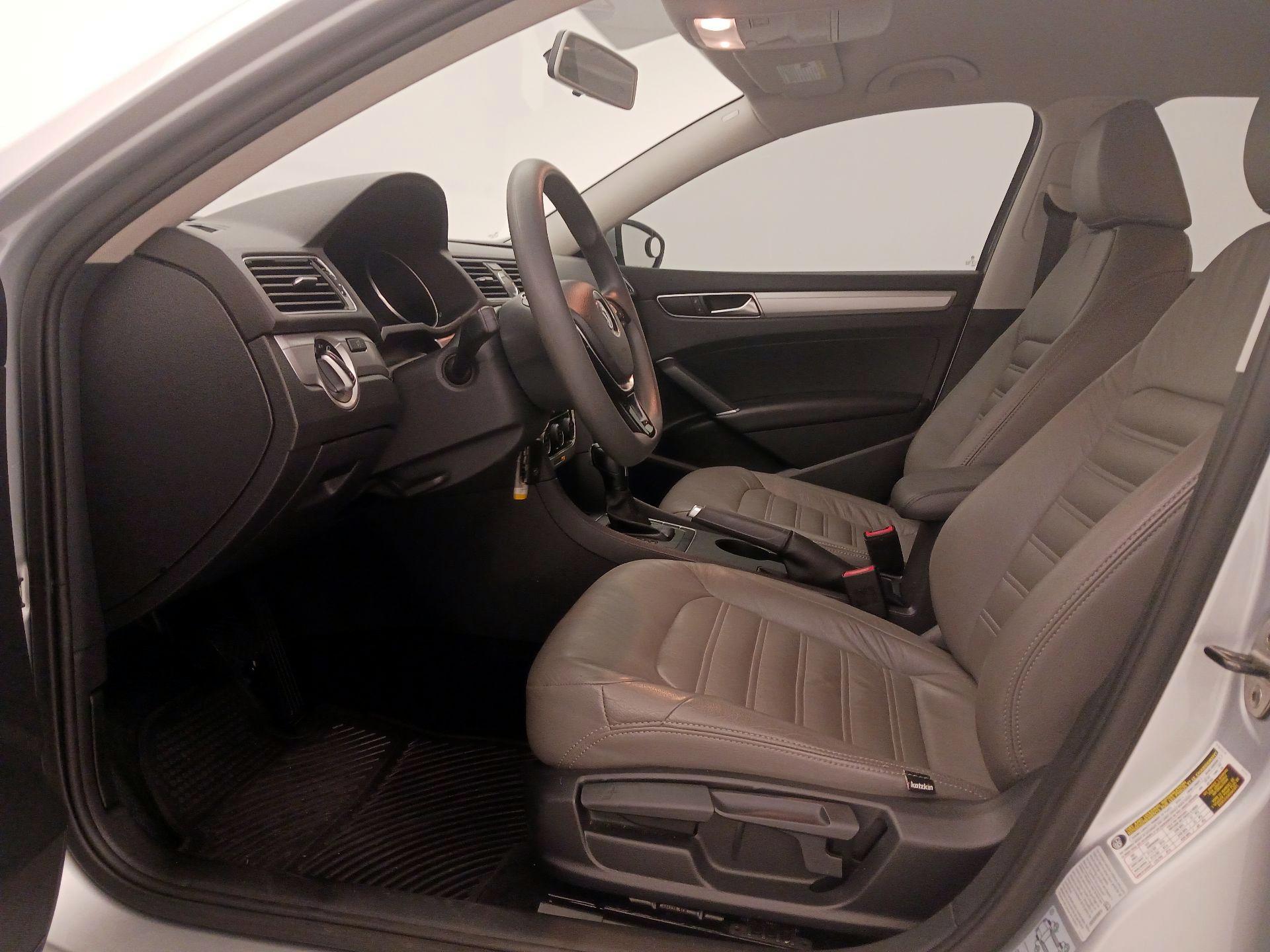 Thumbnail: 2017 Volkswagen Passat - 11