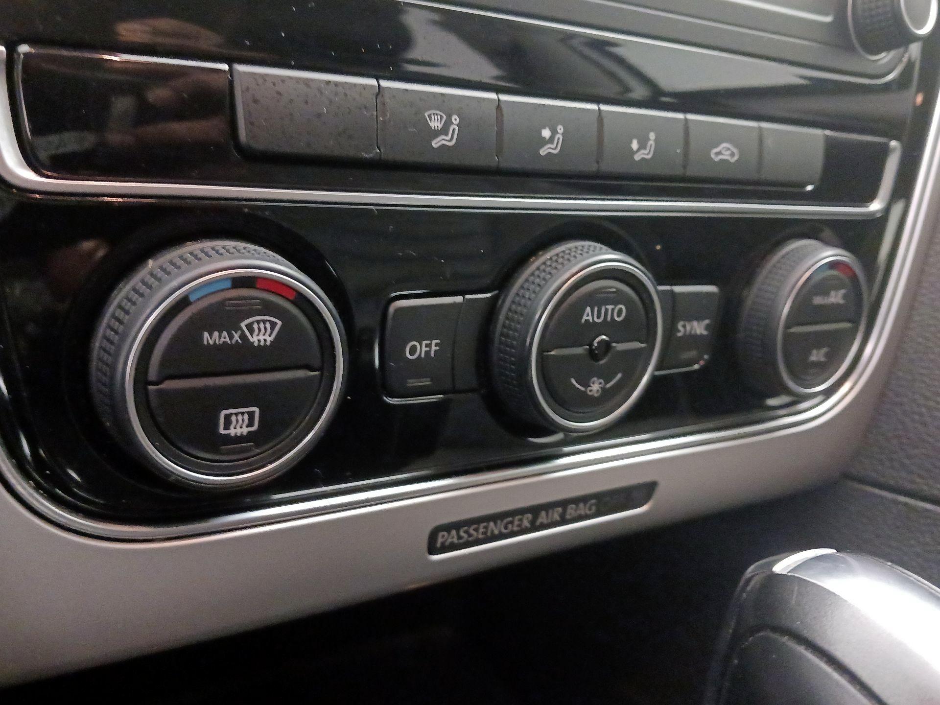 Thumbnail: 2017 Volkswagen Passat - 16